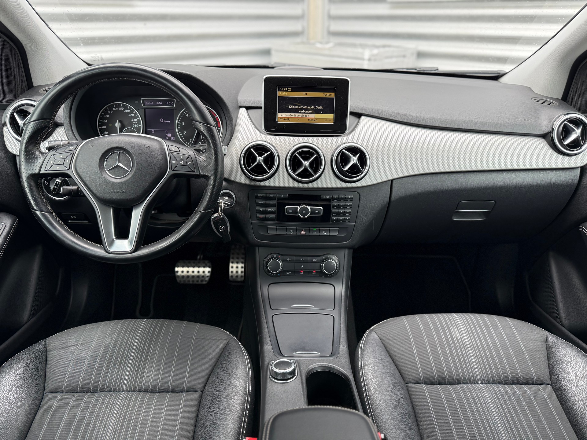 MERCEDES-BENZ B 200 7G-DCT-image-11