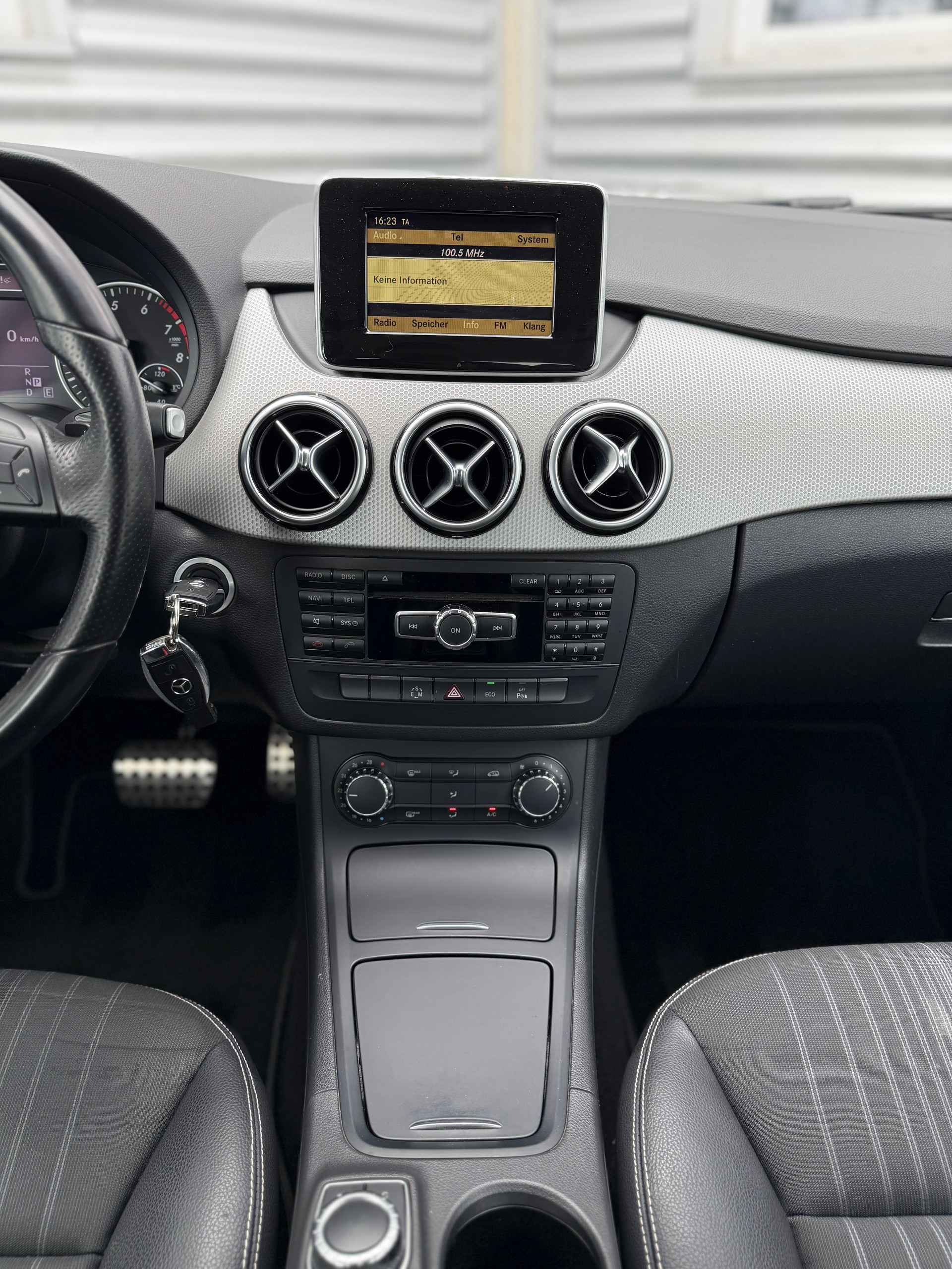 MERCEDES-BENZ B 200 7G-DCT-image-10