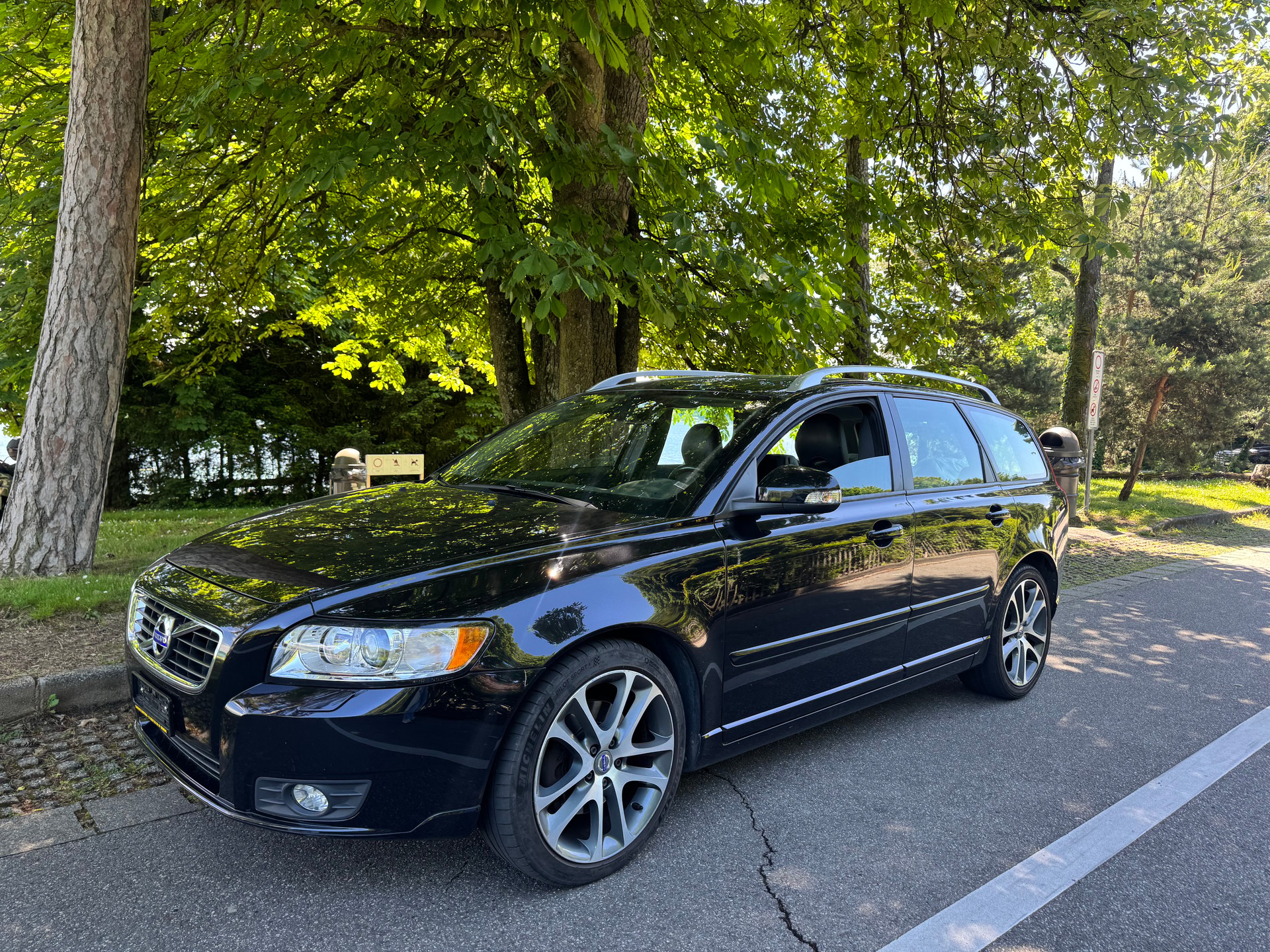 VOLVO V50 D3 Momentum Geartronic-image-2
