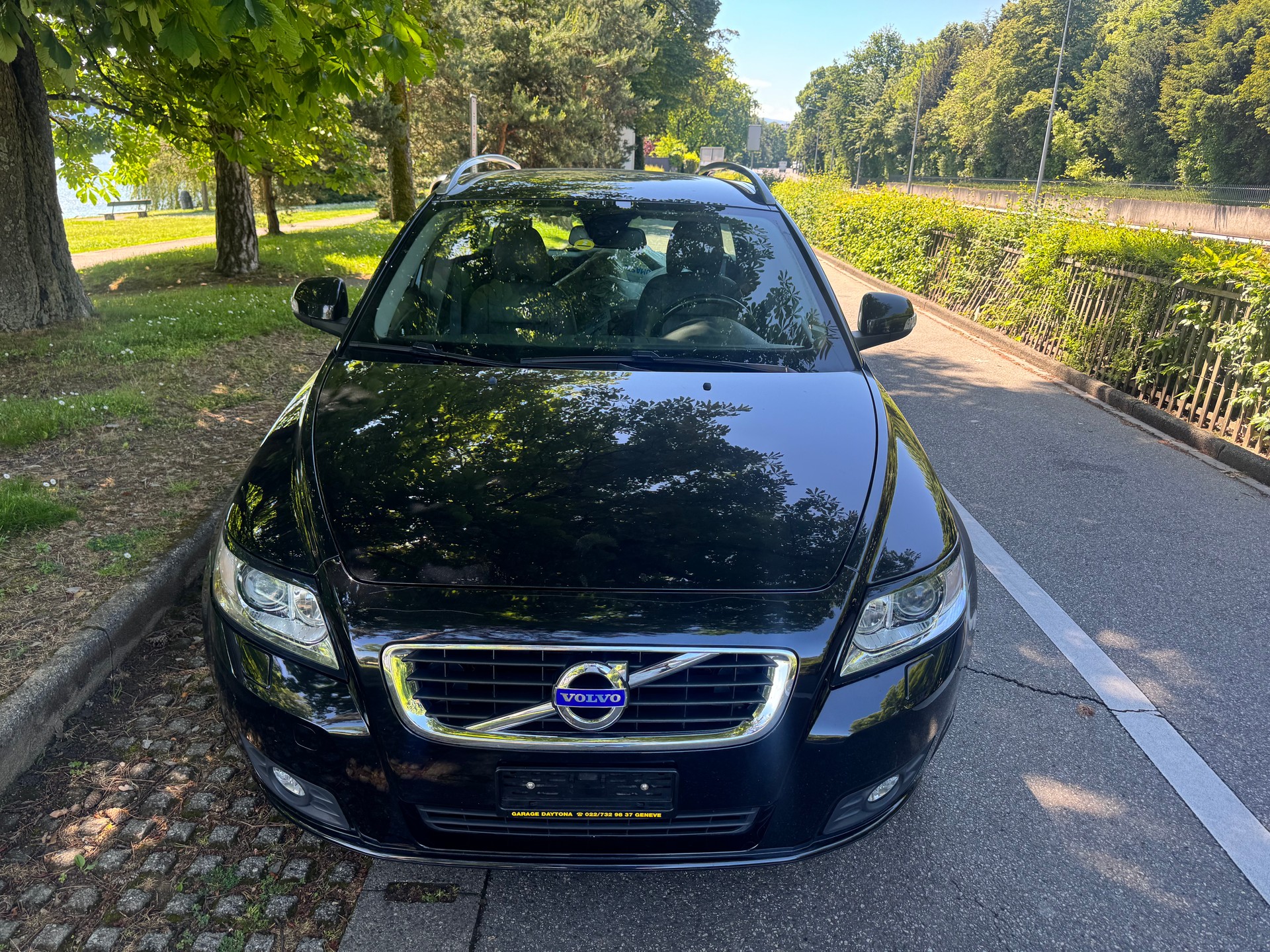 VOLVO V50 D3 Momentum Geartronic-image-1