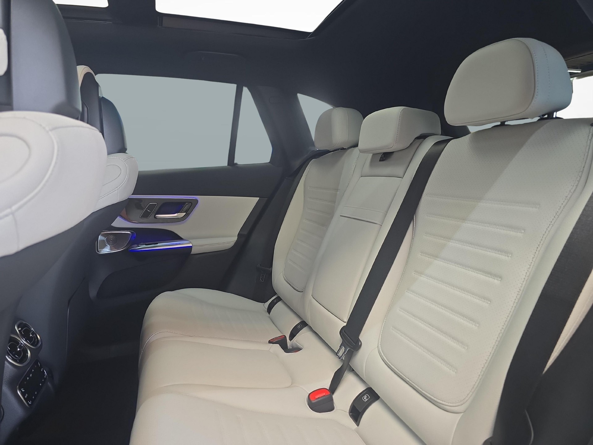 MERCEDES-BENZ GLC 300 4MATIC AMG Line-image-9