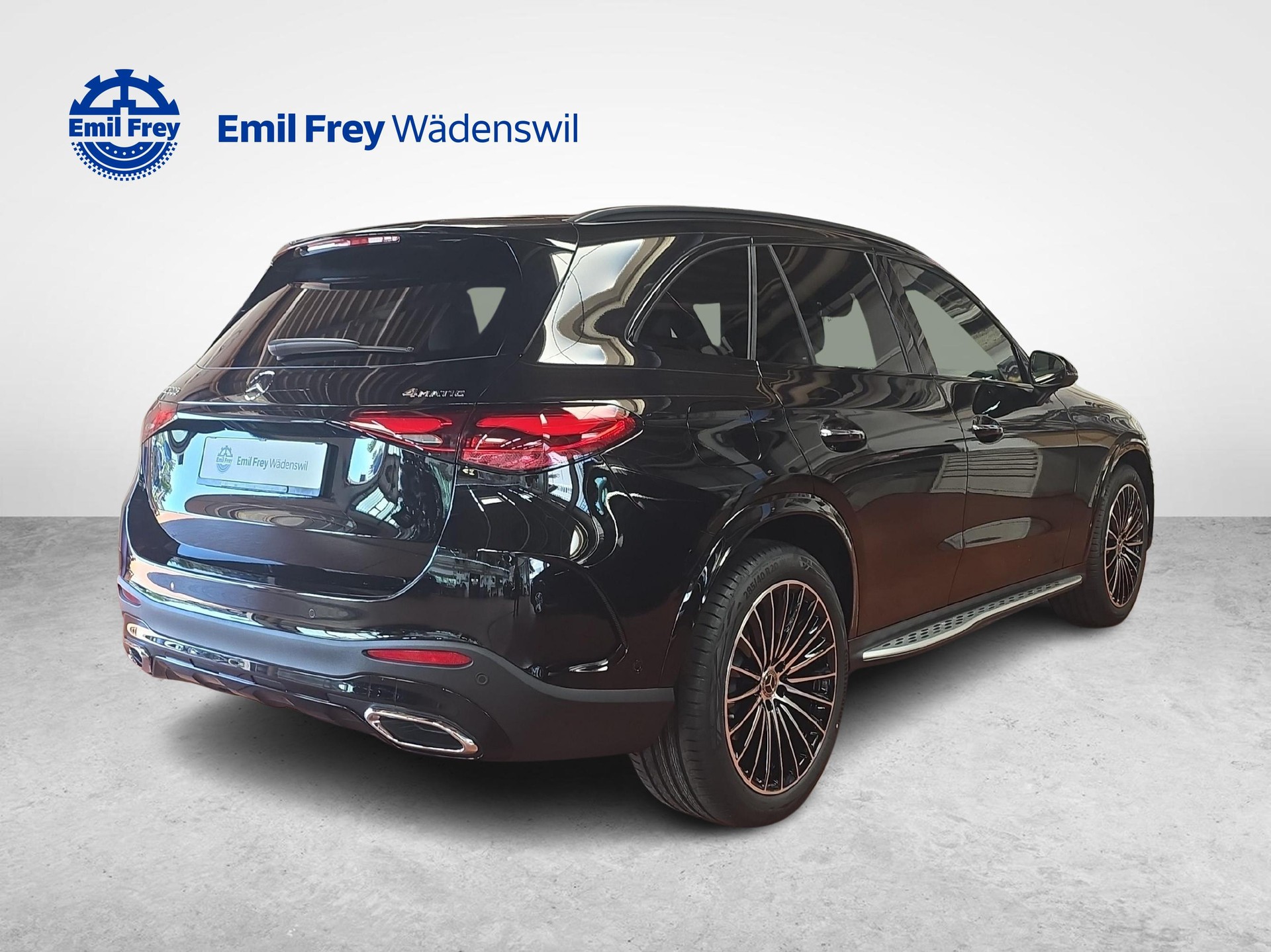 MERCEDES-BENZ GLC 300 4MATIC AMG Line-showroom-element-3