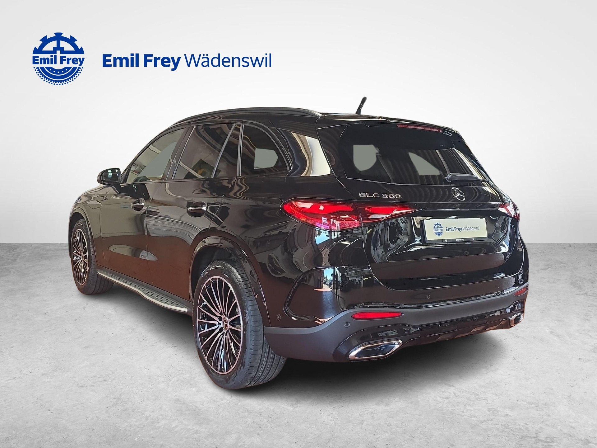 MERCEDES-BENZ GLC 300 4MATIC AMG Line-showroom-element-2