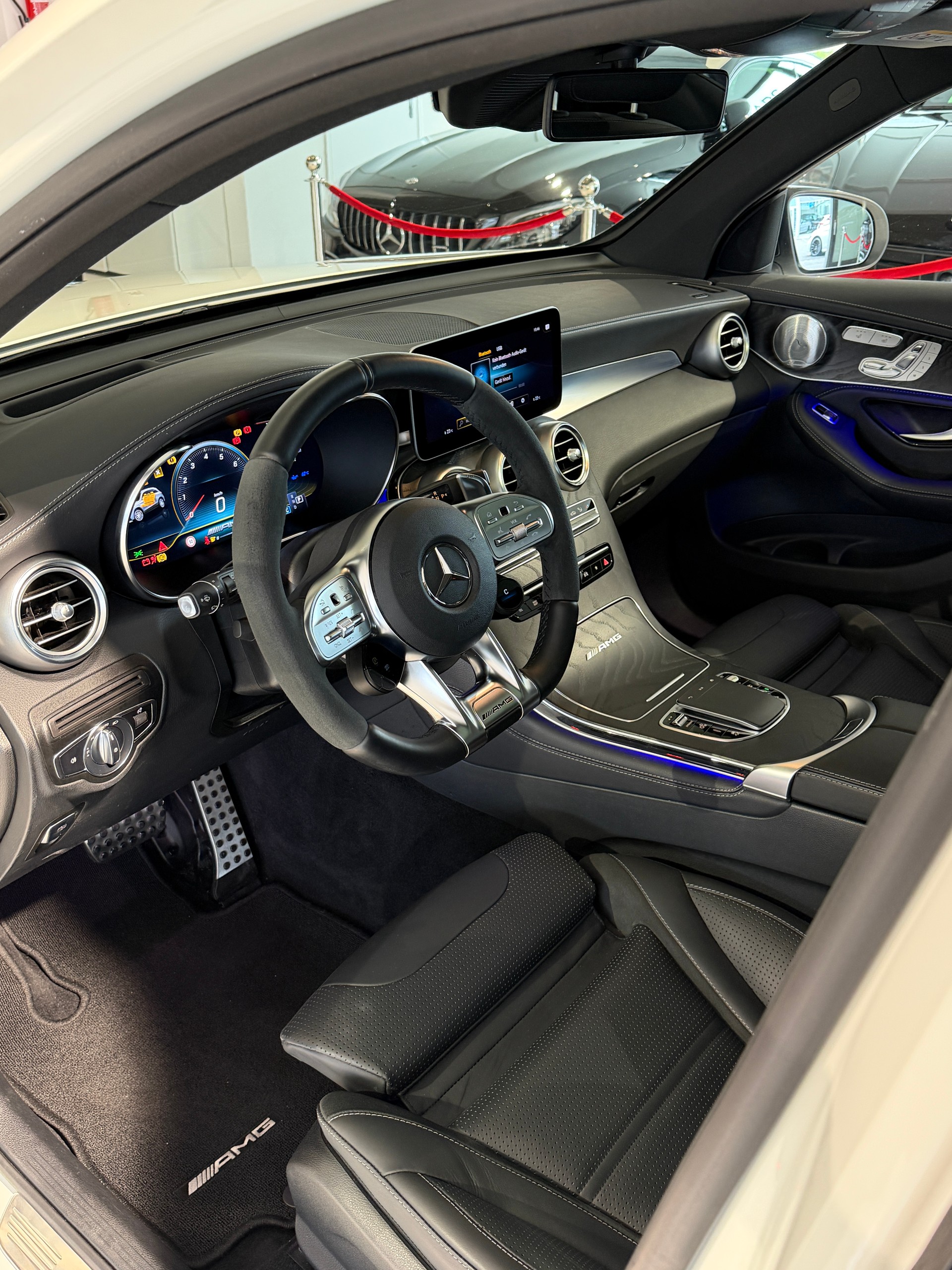MERCEDES-BENZ GLC 63 S AMG 4Matic 9G-Tronic-image-8