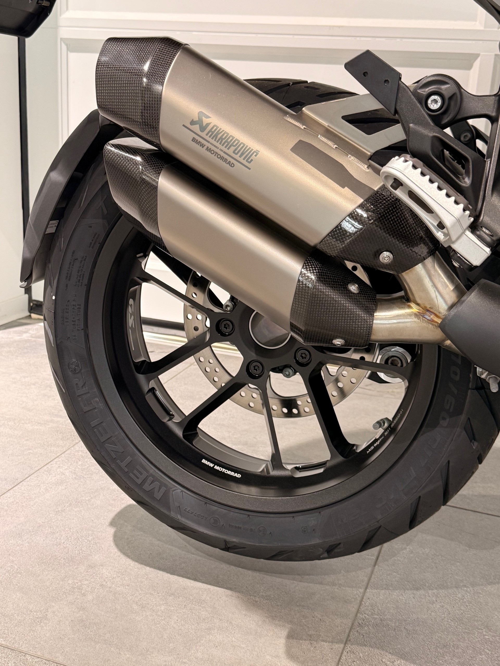 BMW R 1300 GS-image-4