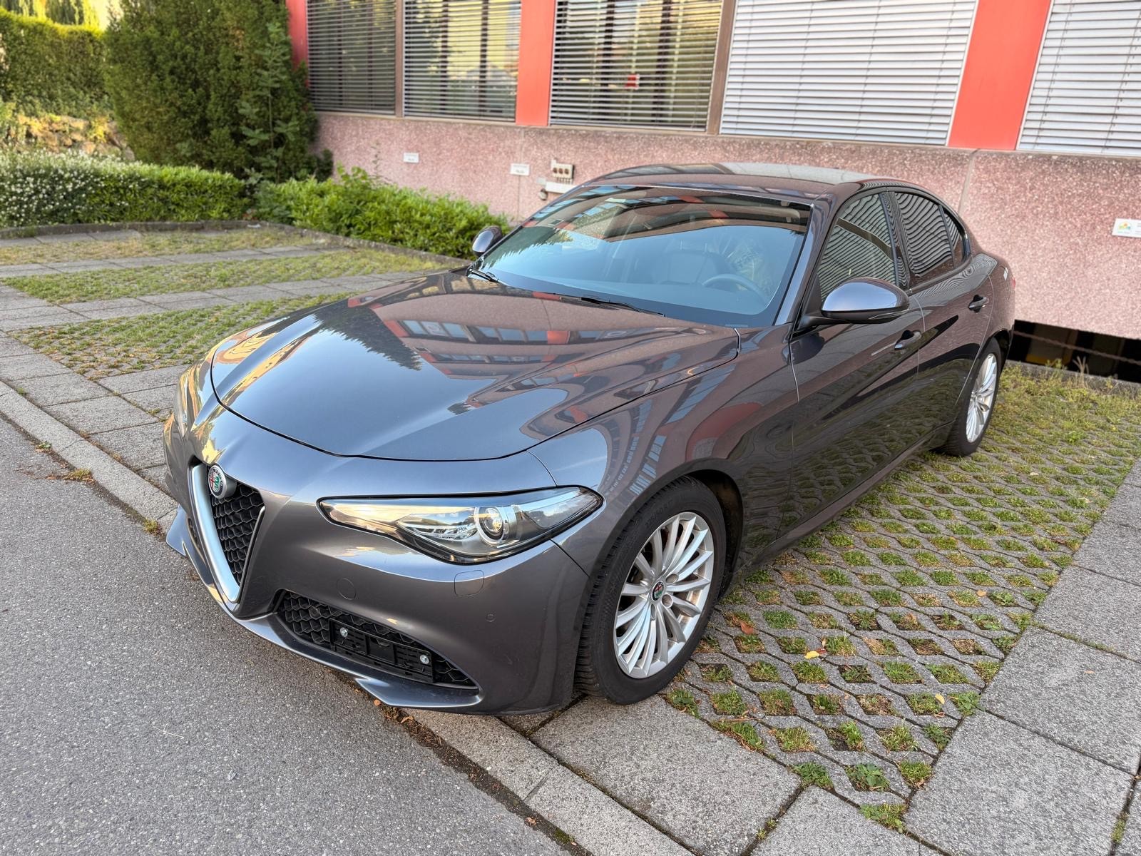 ALFA ROMEO Giulia 2.2 JTDM Super Automatic-image-1