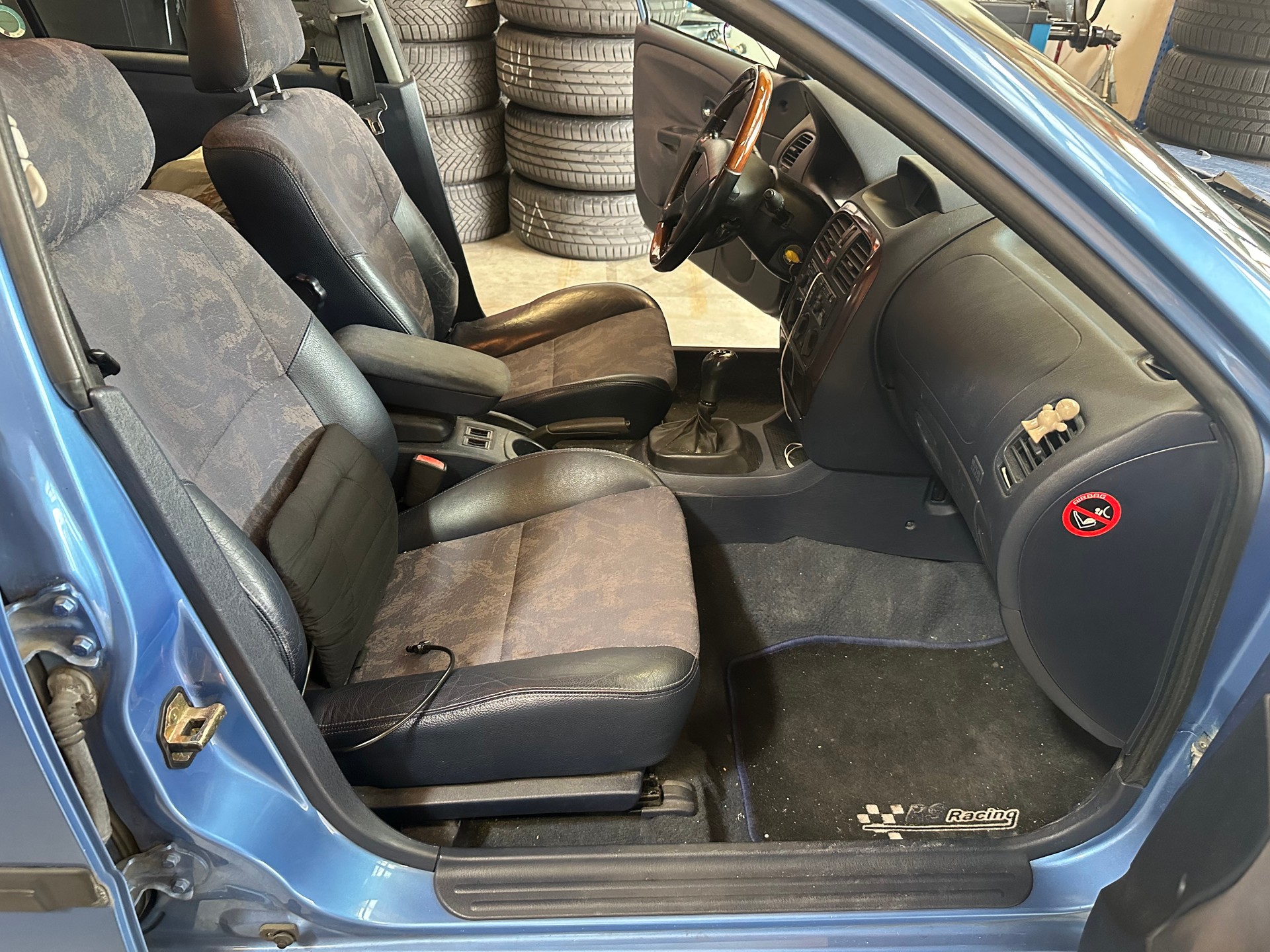 MITSUBISHI Carisma 1.8 GDI Classic mit Klima/Läuft alles soweit!Verkauf ab Platz-image-11