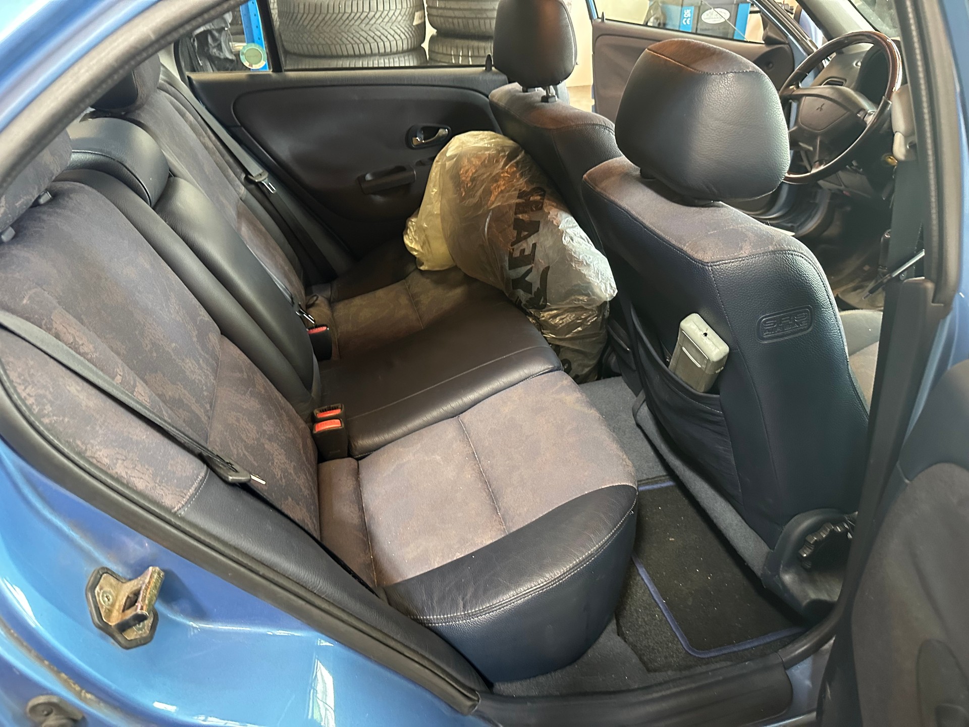 MITSUBISHI Carisma 1.8 GDI Classic mit Klima/Läuft alles soweit!Verkauf ab Platz-image-15
