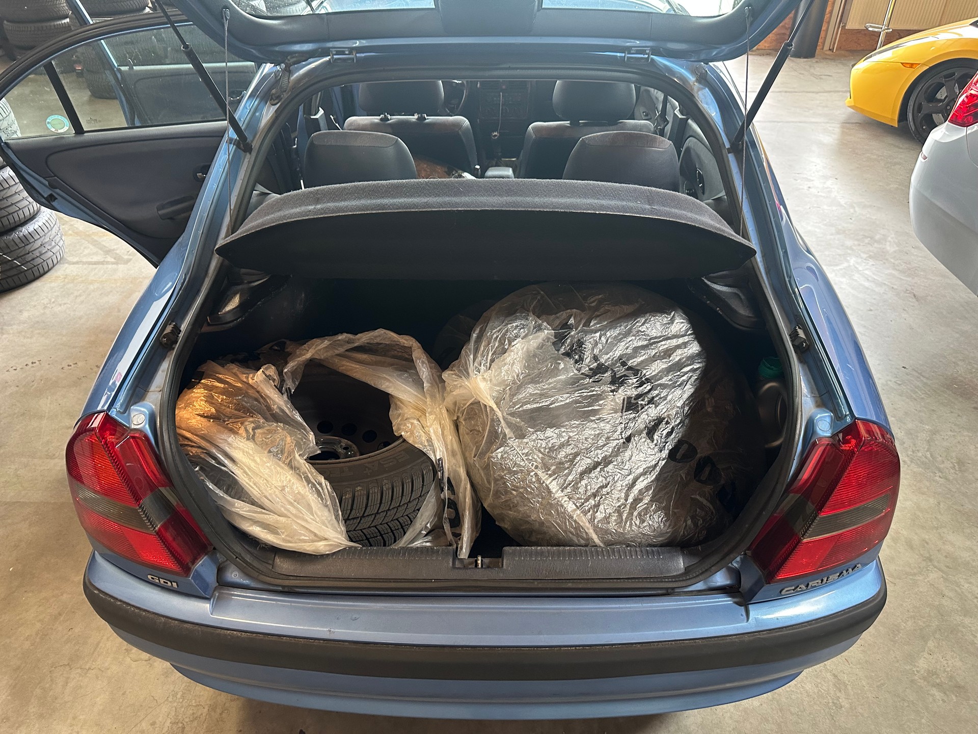 MITSUBISHI Carisma 1.8 GDI Classic mit Klima/Läuft alles soweit!Verkauf ab Platz-image-10