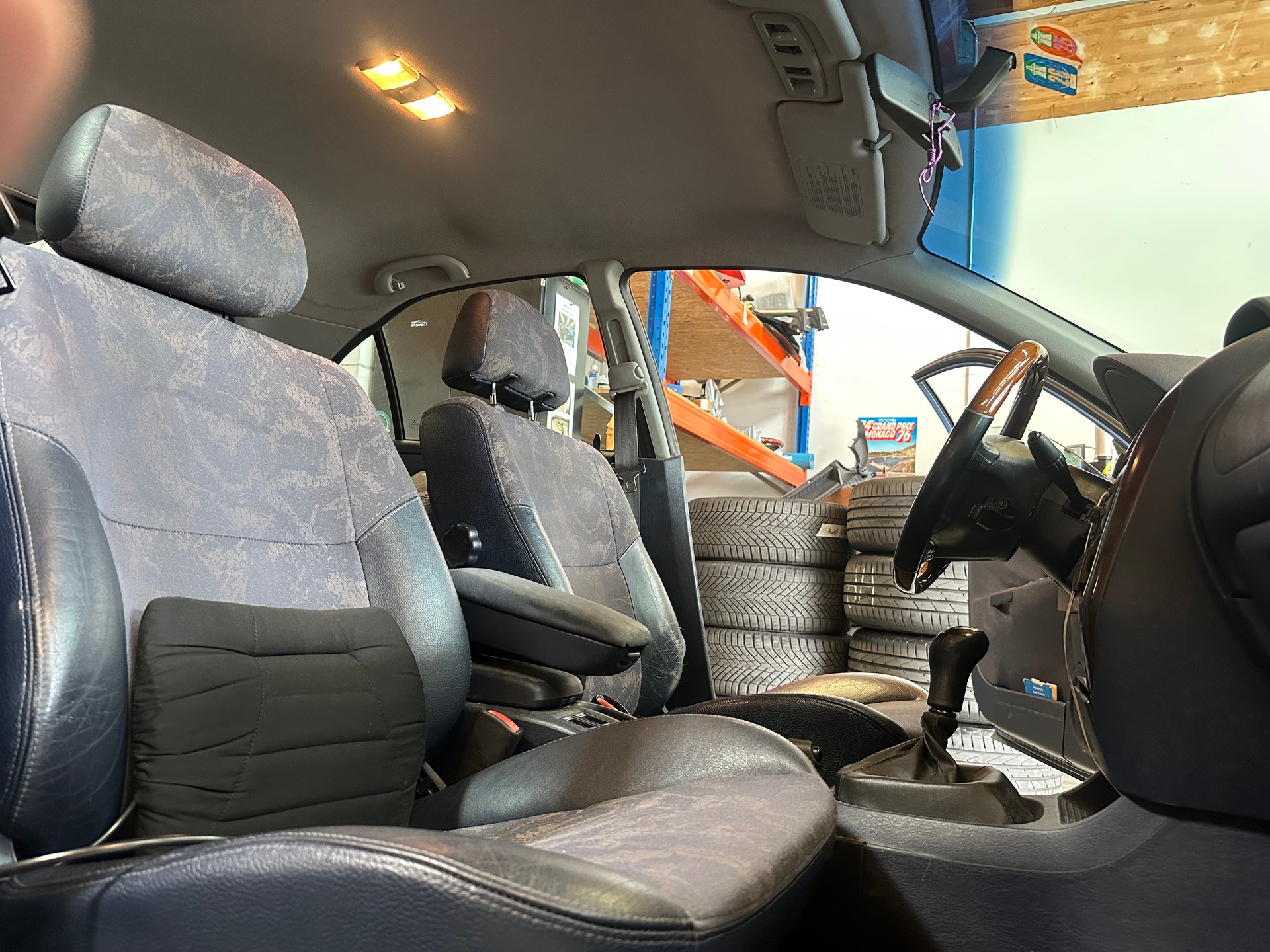 MITSUBISHI Carisma 1.8 GDI Classic mit Klima/Läuft alles soweit!Verkauf ab Platz-image-13