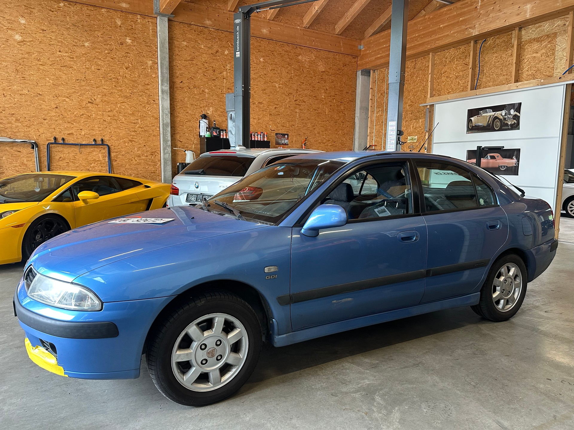 MITSUBISHI Carisma 1.8 GDI Classic mit Klima/Läuft alles soweit!Verkauf Platz-showroom-element-1