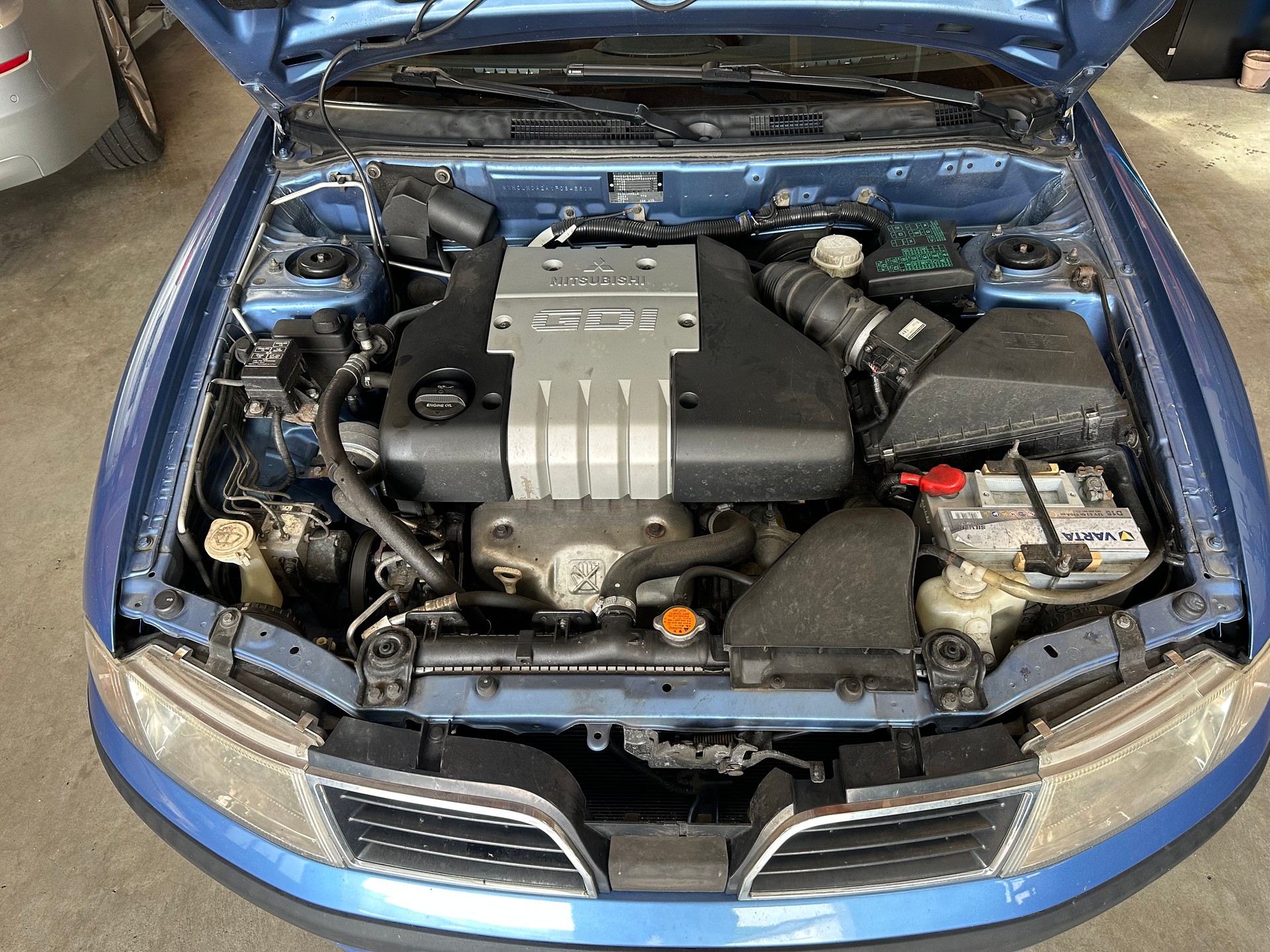 MITSUBISHI Carisma 1.8 GDI Classic mit Klima/Läuft alles soweit!Verkauf ab Platz-image-6