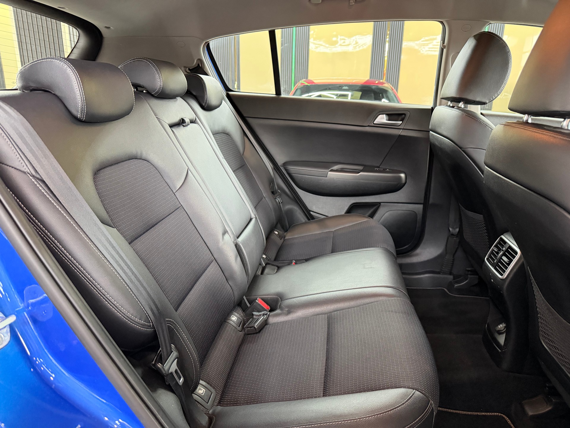 KIA Sportage 1.6CRDi Mild Hybrid Black Edition 4WD DCT-image-14
