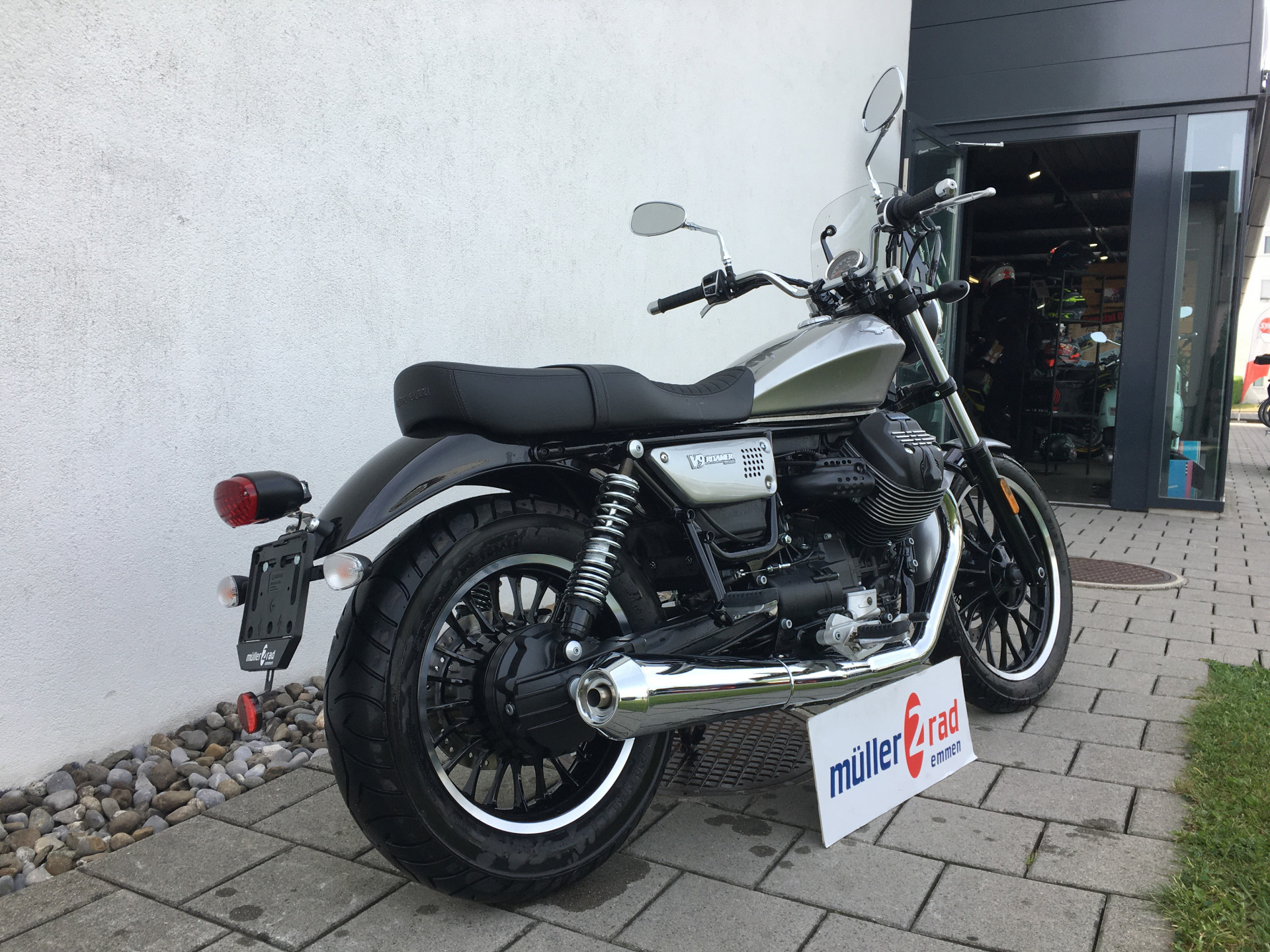 MOTO GUZZI V9 Roamer-image-1