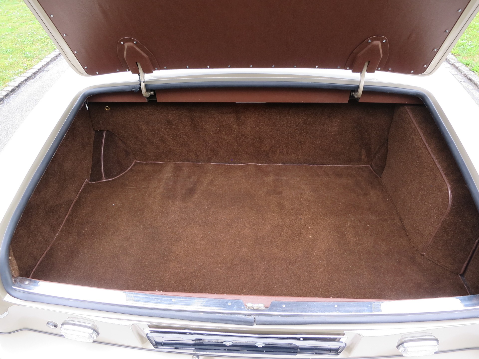 ROLLS-ROYCE Corniche-image-13