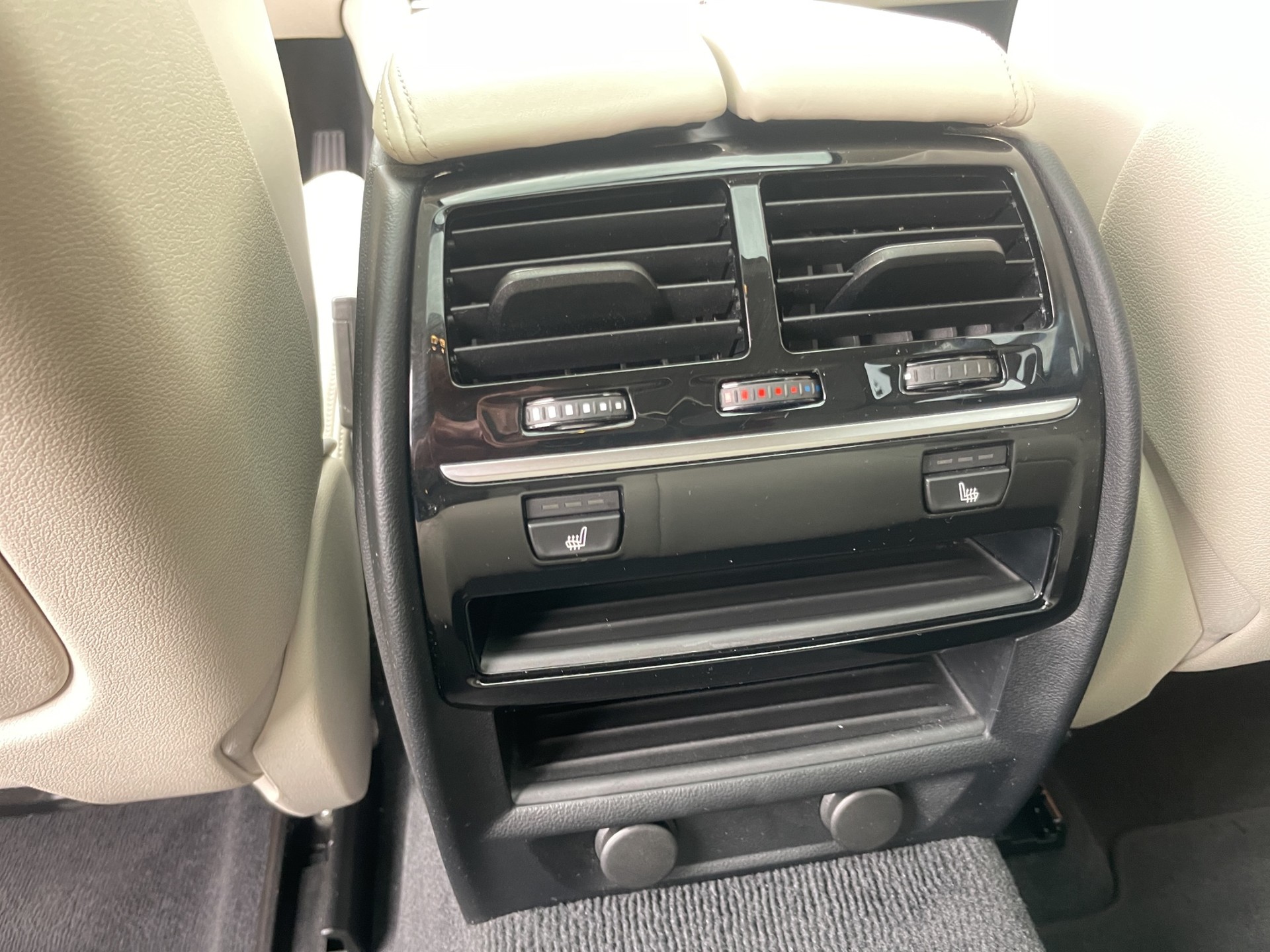 BMW 640d GT xDrive Luxury Line Steptronic-image-12
