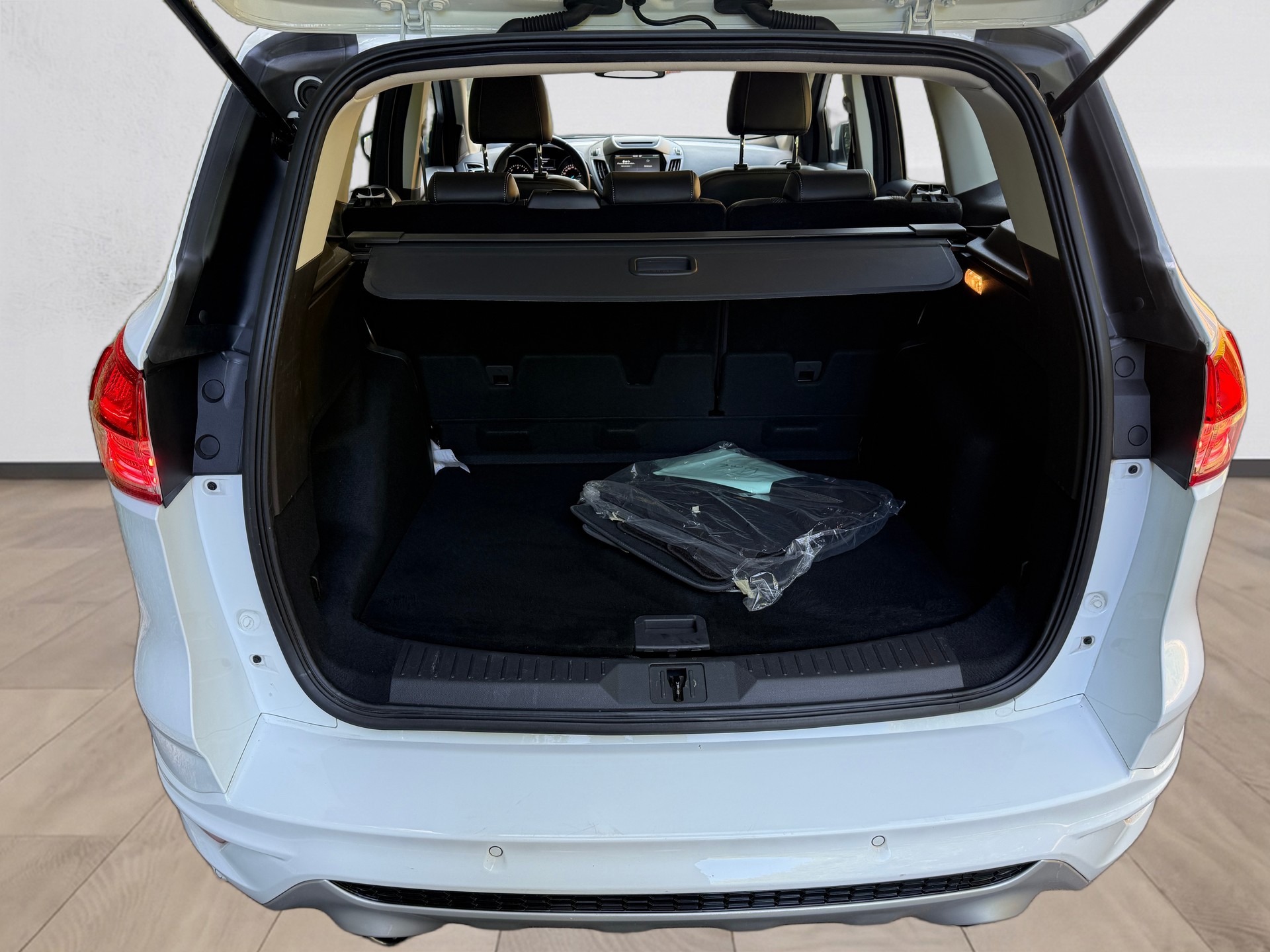 FORD Kuga 2.0 TDCi Titanium S 4WD PowerShift-image-6