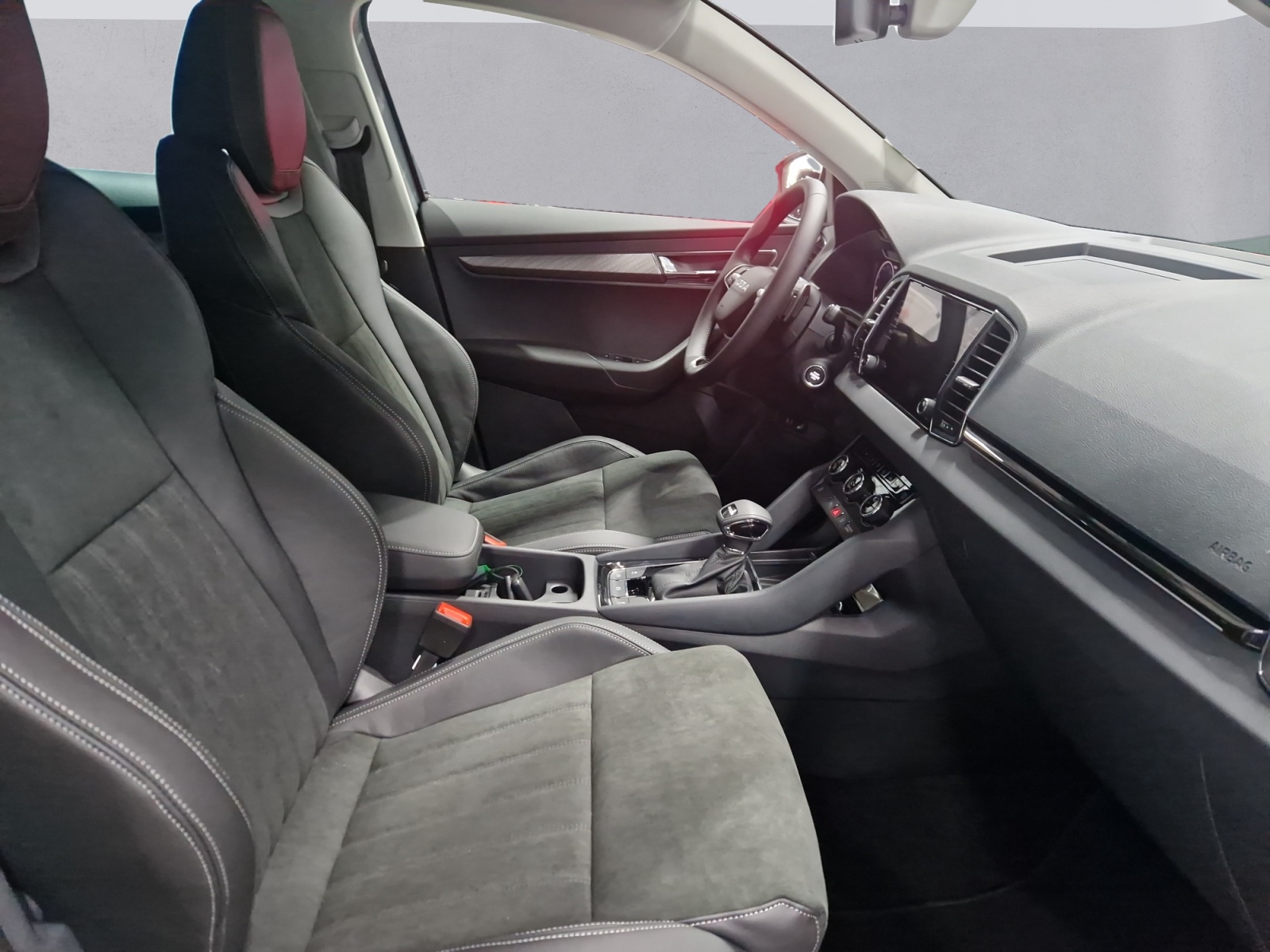 SKODA Karoq 1.5 TSI Dynamic DSG-image-10