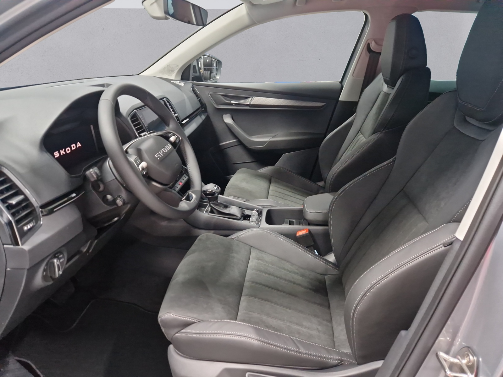 SKODA Karoq 1.5 TSI Dynamic DSG-image-8
