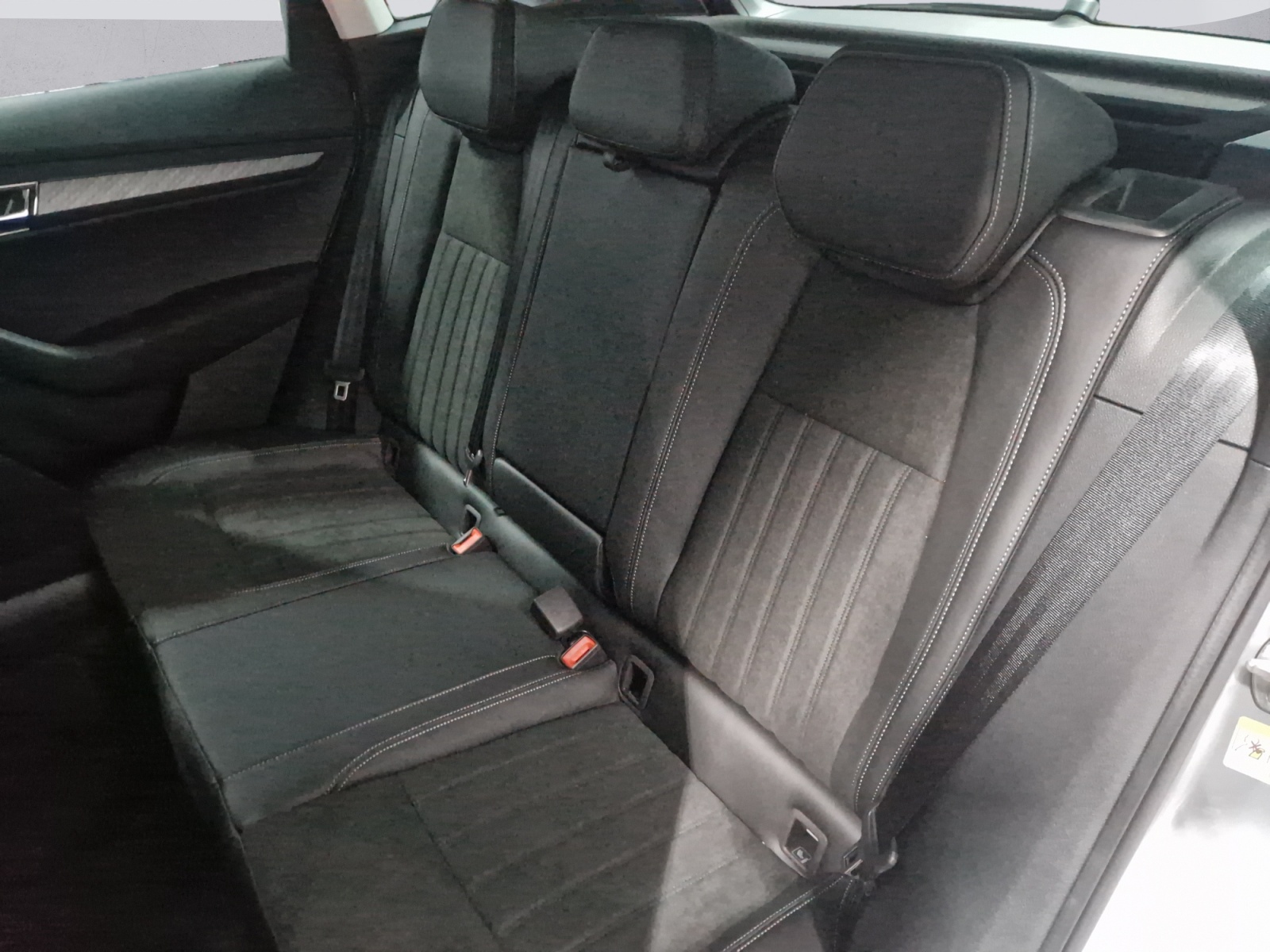 SKODA Karoq 1.5 TSI Dynamic DSG-image-9