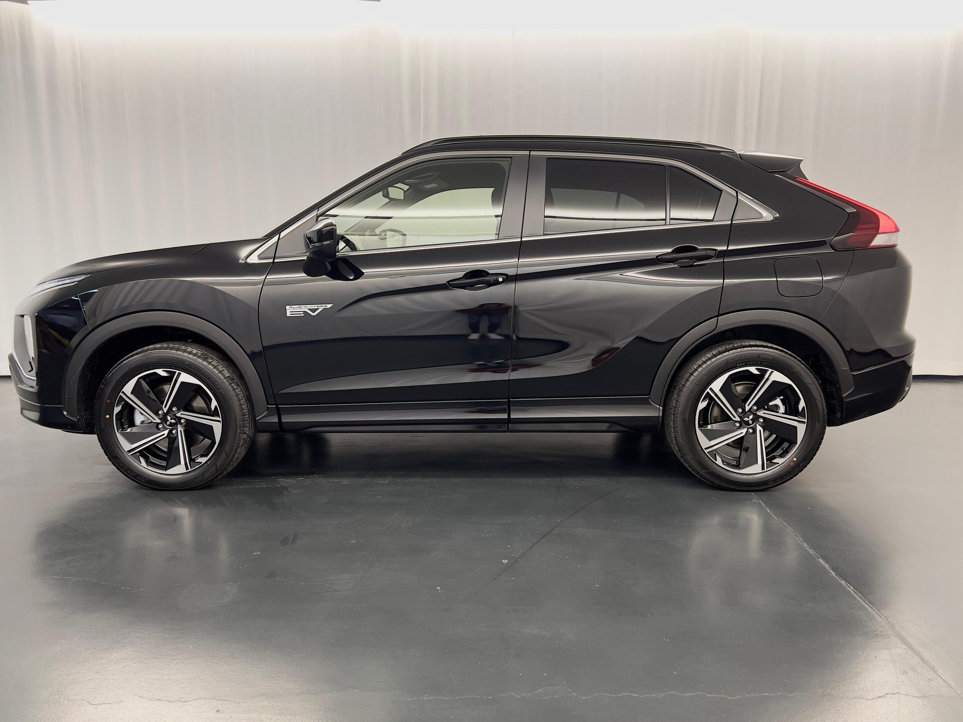 MITSUBISHI Eclipse Cross 2.4 PHEV Instyle 4x4-image-14