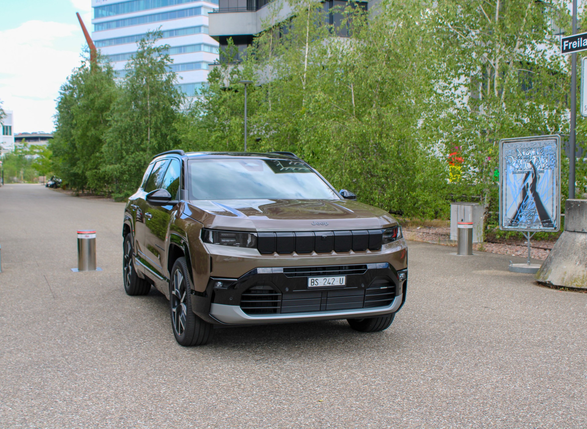 JEEP Compass 1.6 T PHEV Summit-showroom-element-2