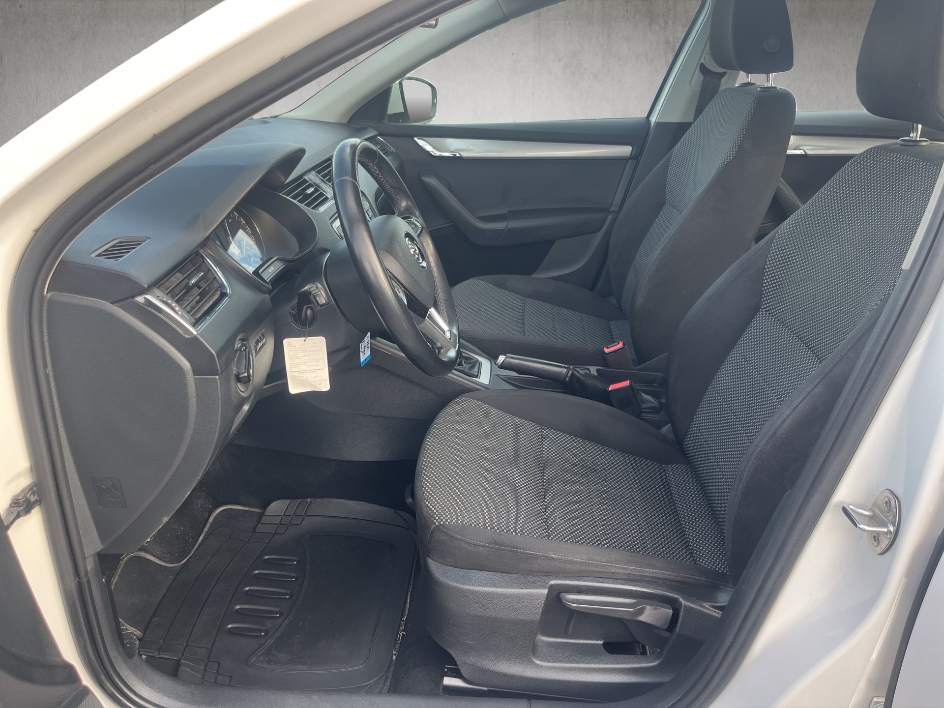 SKODA Octavia Combi 1.6 TDI GreenLine-image-10