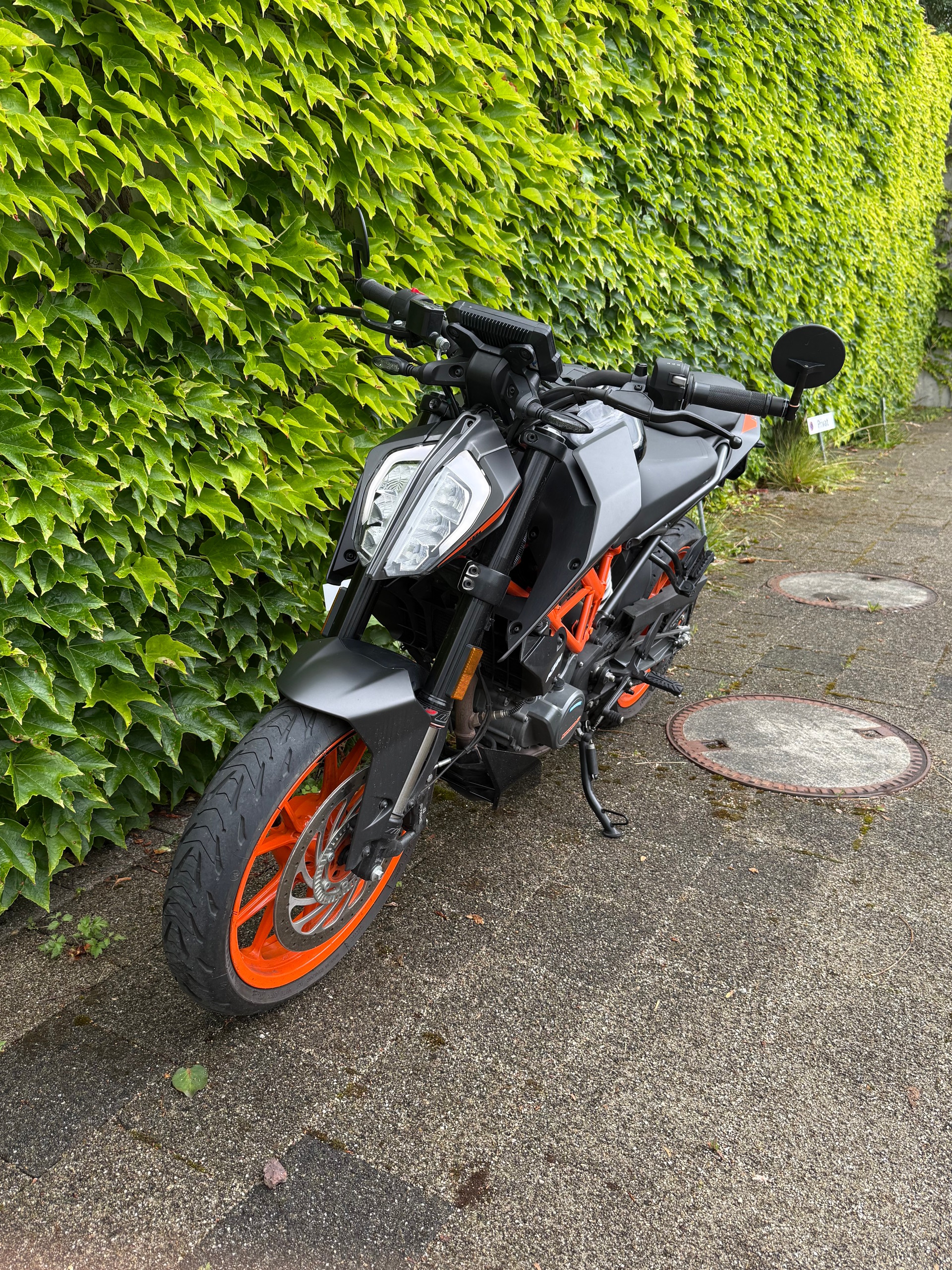 KTM 125 Duke-image-1