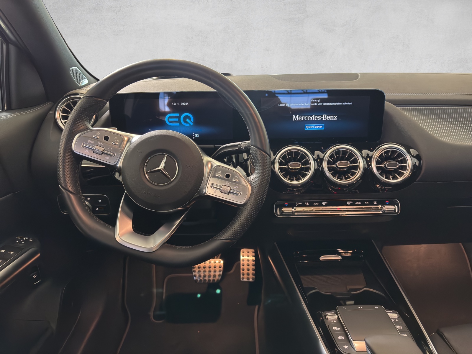 MERCEDES-BENZ EQA 300 4Matic Swiss Star AMG Line-image-11