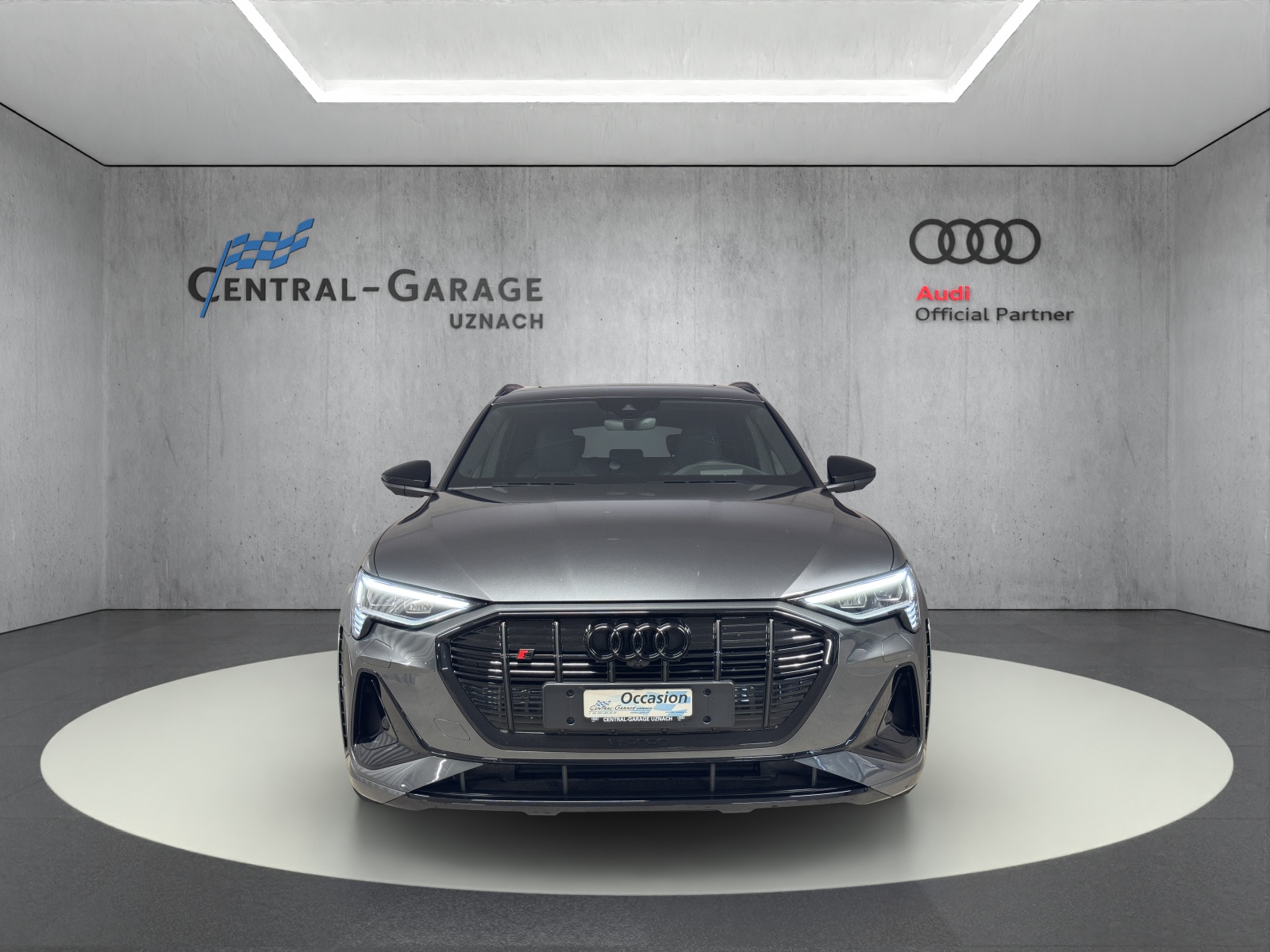 AUDI e-tron S quattro-showroom-element-1