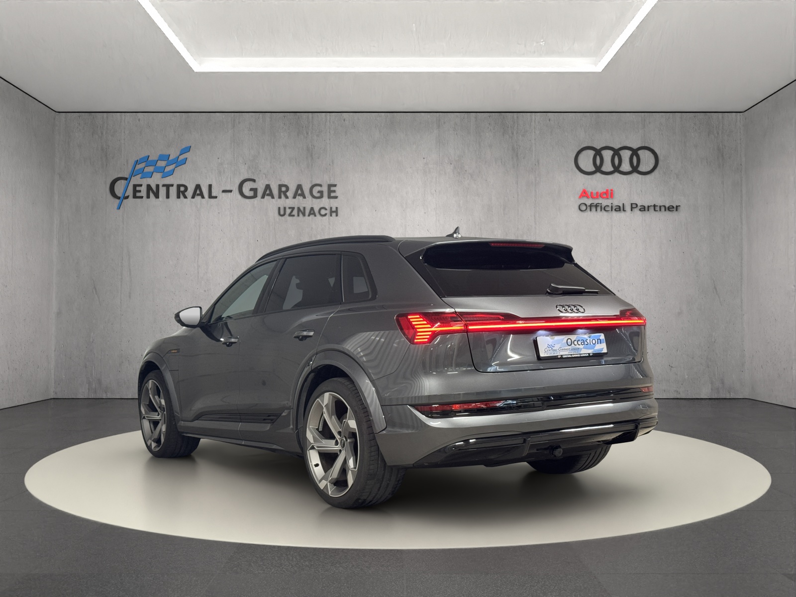 AUDI e-tron S quattro-showroom-element-2