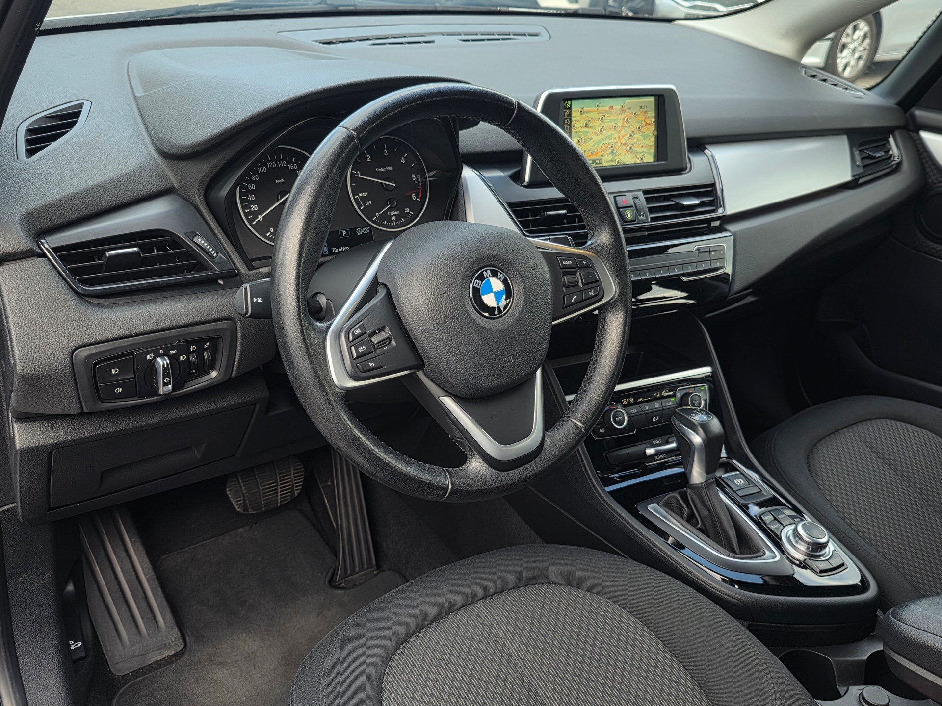 BMW 220d xDrive Active Tourer Steptronic * CH-Fahrzeug * Frisch ab MFK *-image-8