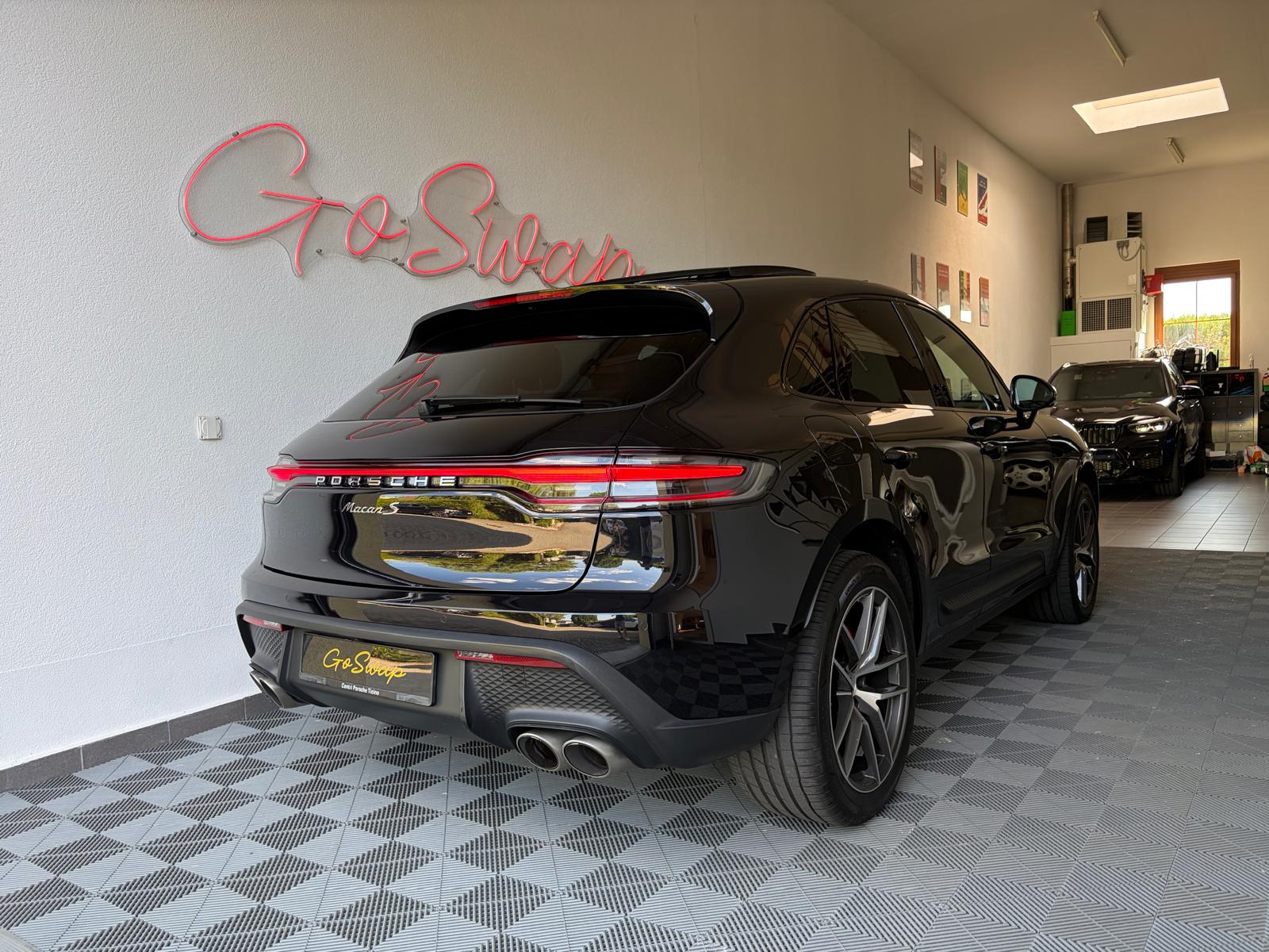 PORSCHE Macan S PDK-showroom-element-3