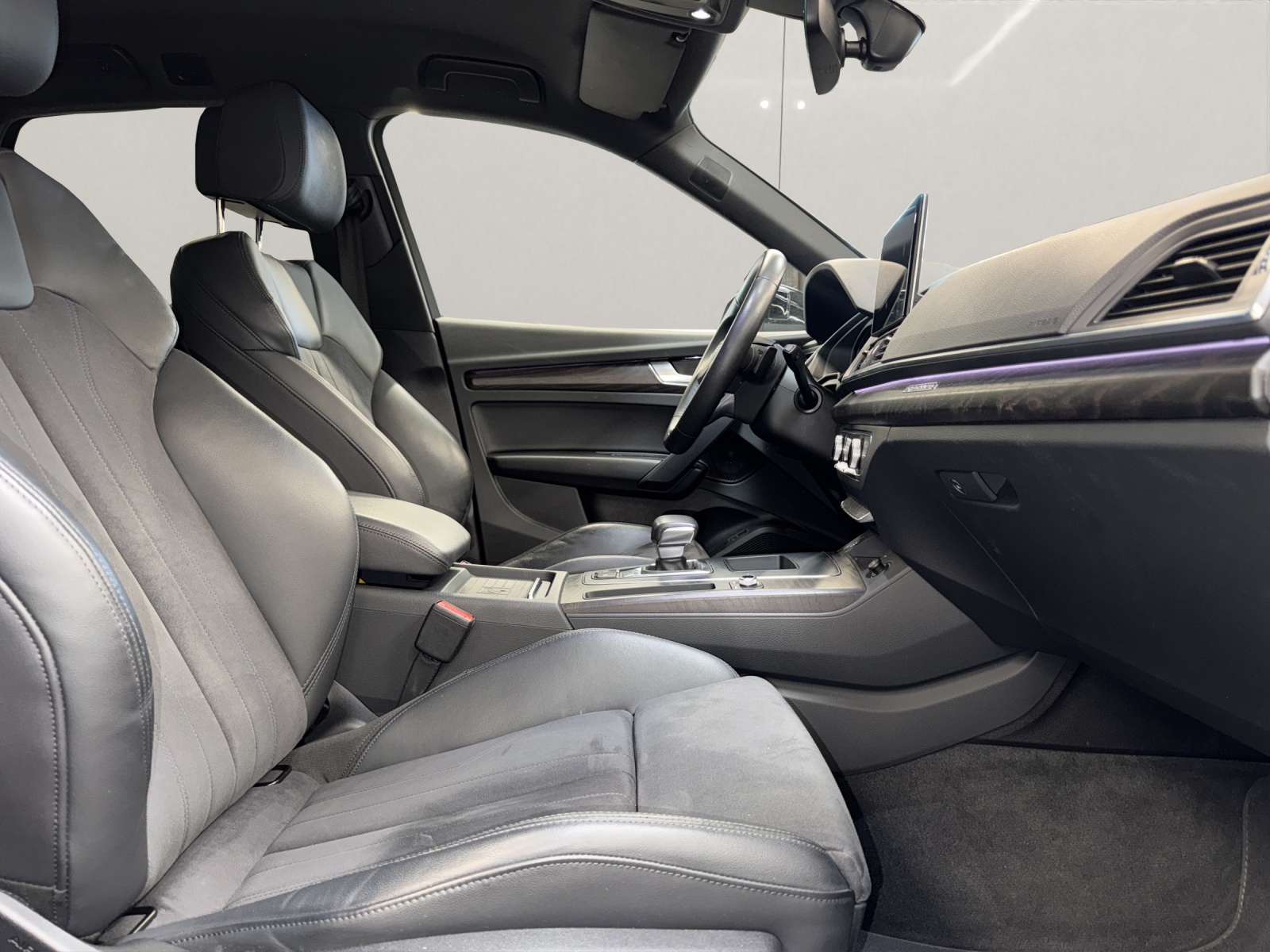 AUDI Q5 2.0 40 TDI quattro S-Tronic-image-9