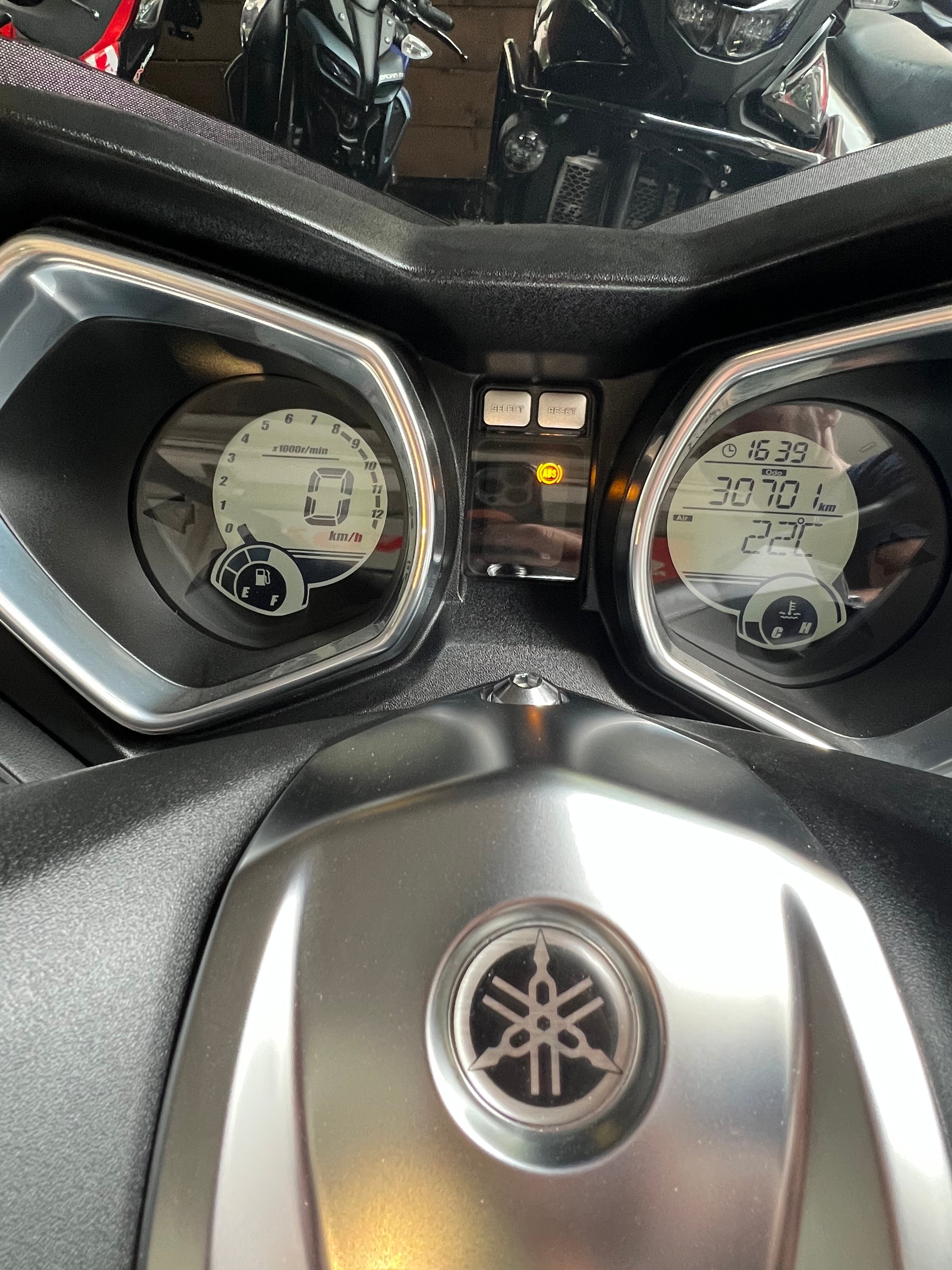 YAMAHA X-Max YP 250 R Iron Max ABS-image-3