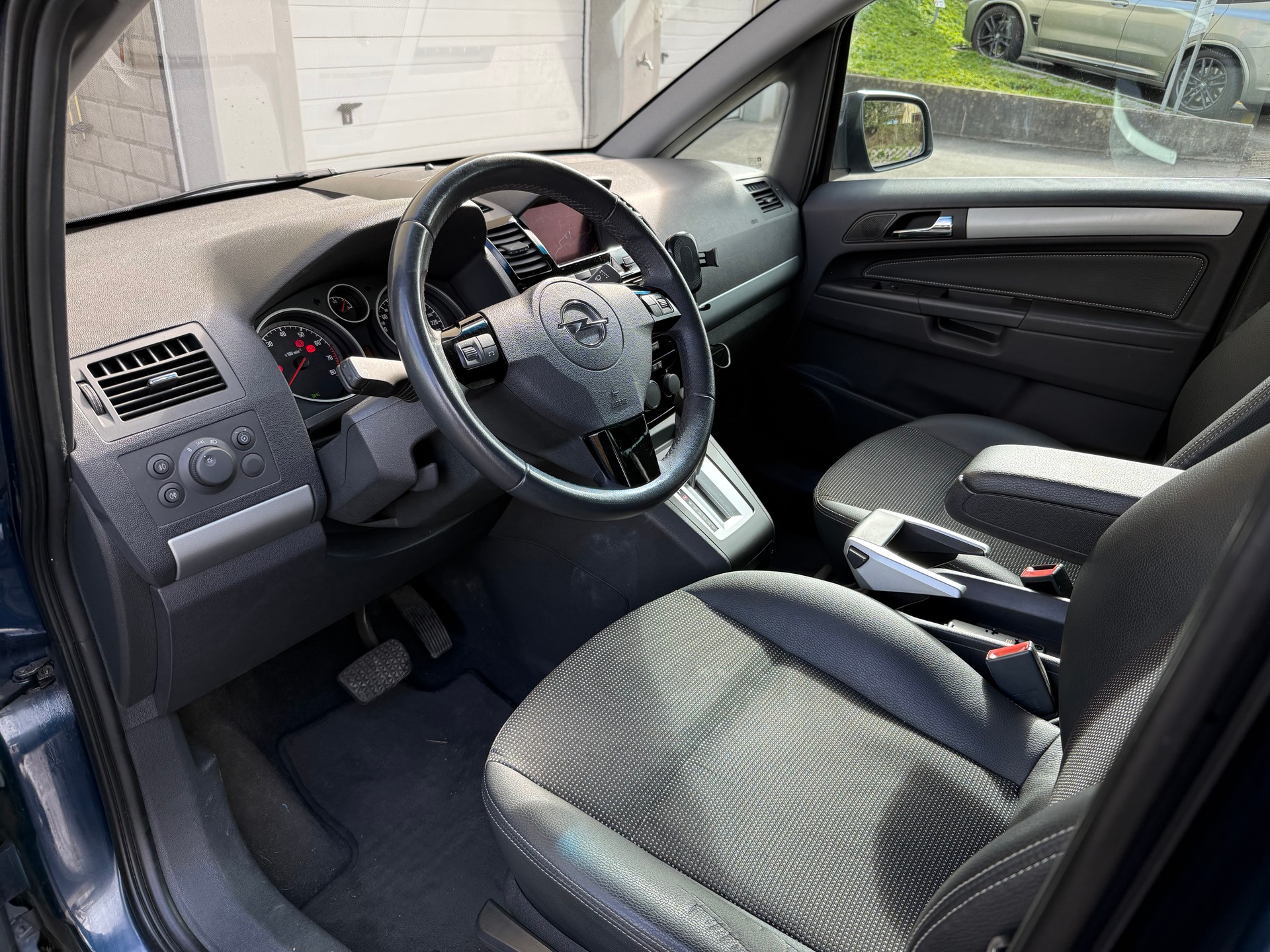 OPEL 2.2 16V Direct Cosmo-image-1