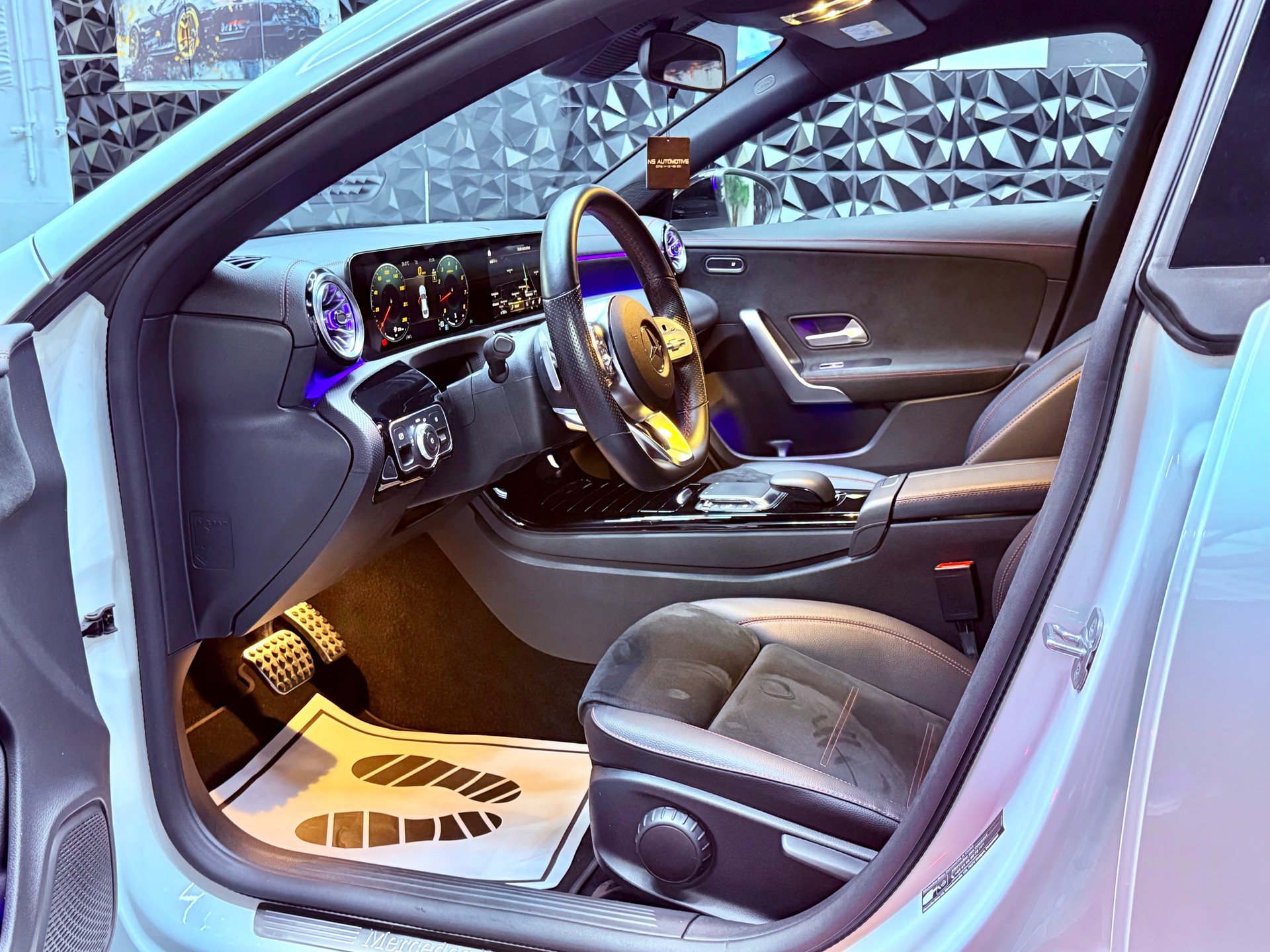 MERCEDES-BENZ CLA 180 AMG Line 7G-DCT-image-12