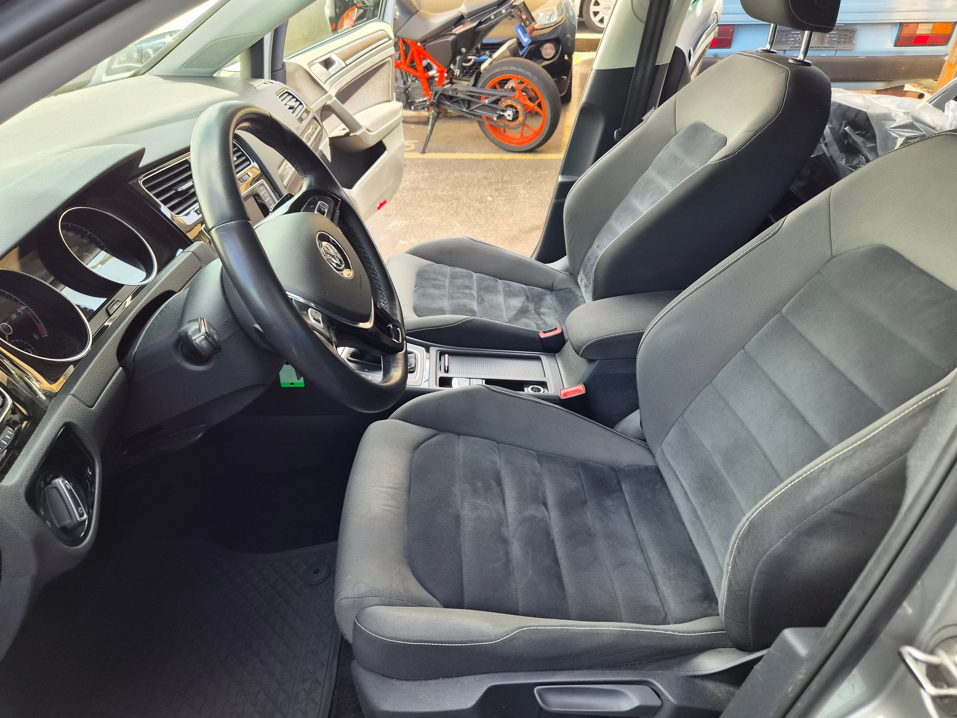 VW Golf Variant 2.0 TDI Highline DSG-image-8