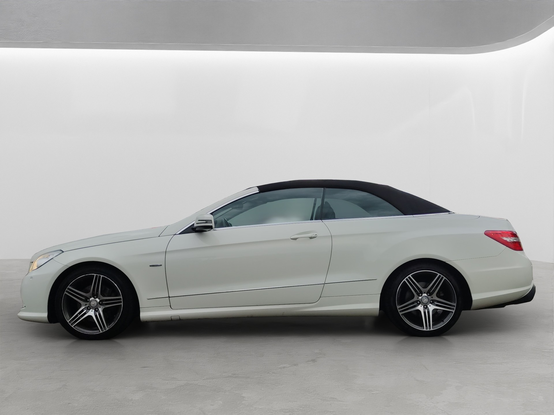 MERCEDES-BENZ E 350 CGI BlueEfficiency 7G-Tronic-showroom-element-2