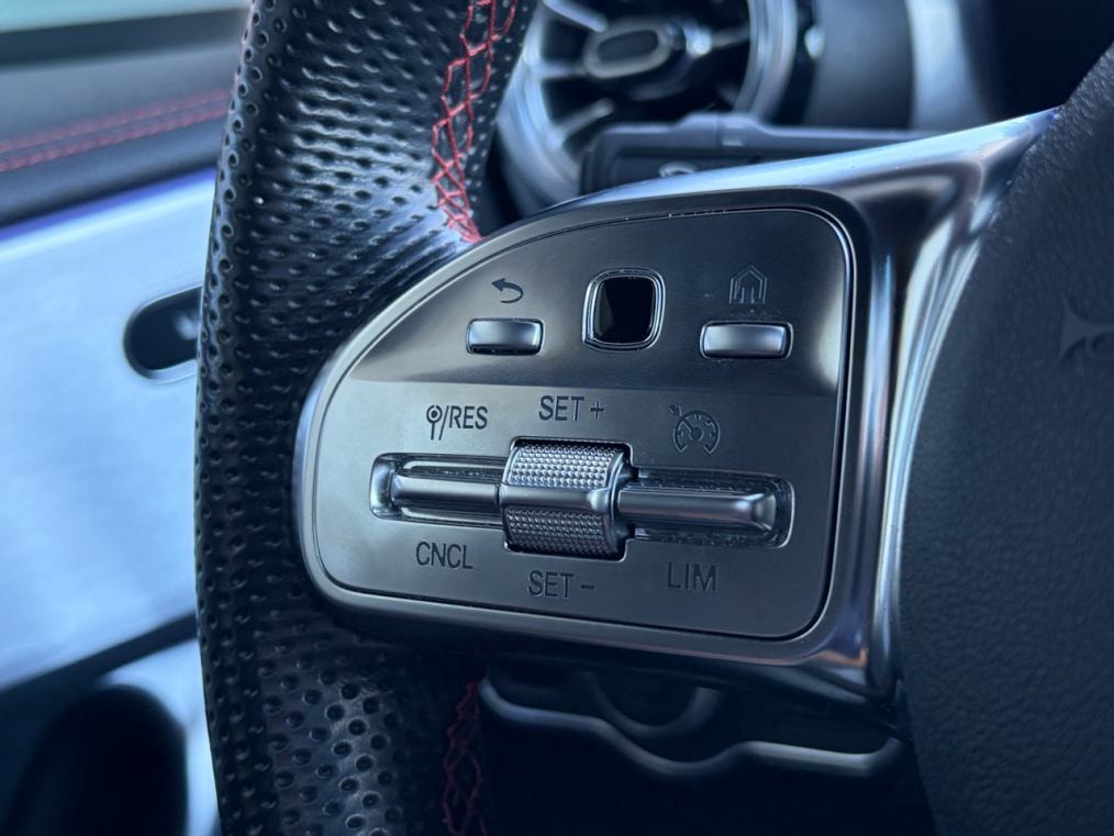 MERCEDES-BENZ CLA Shooting Brake 250 4Matic 7G-DCT AMG Line-image-4