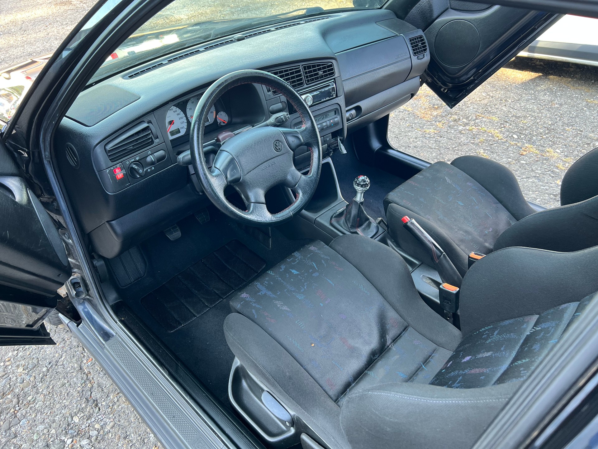 VW Golf 2000 GTI 16V Edition-image-8