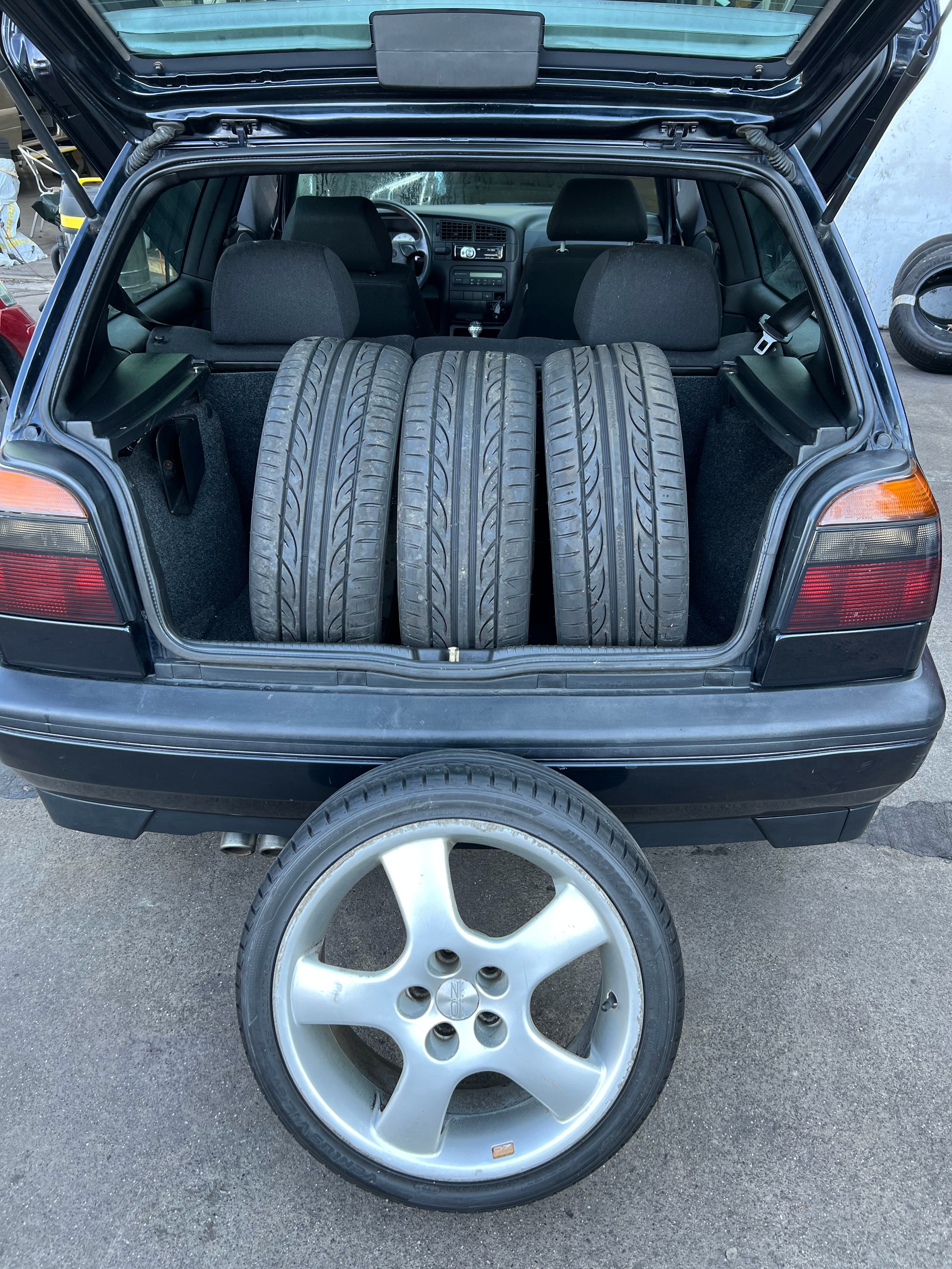 VW Golf 2000 GTI 16V Edition-image-14
