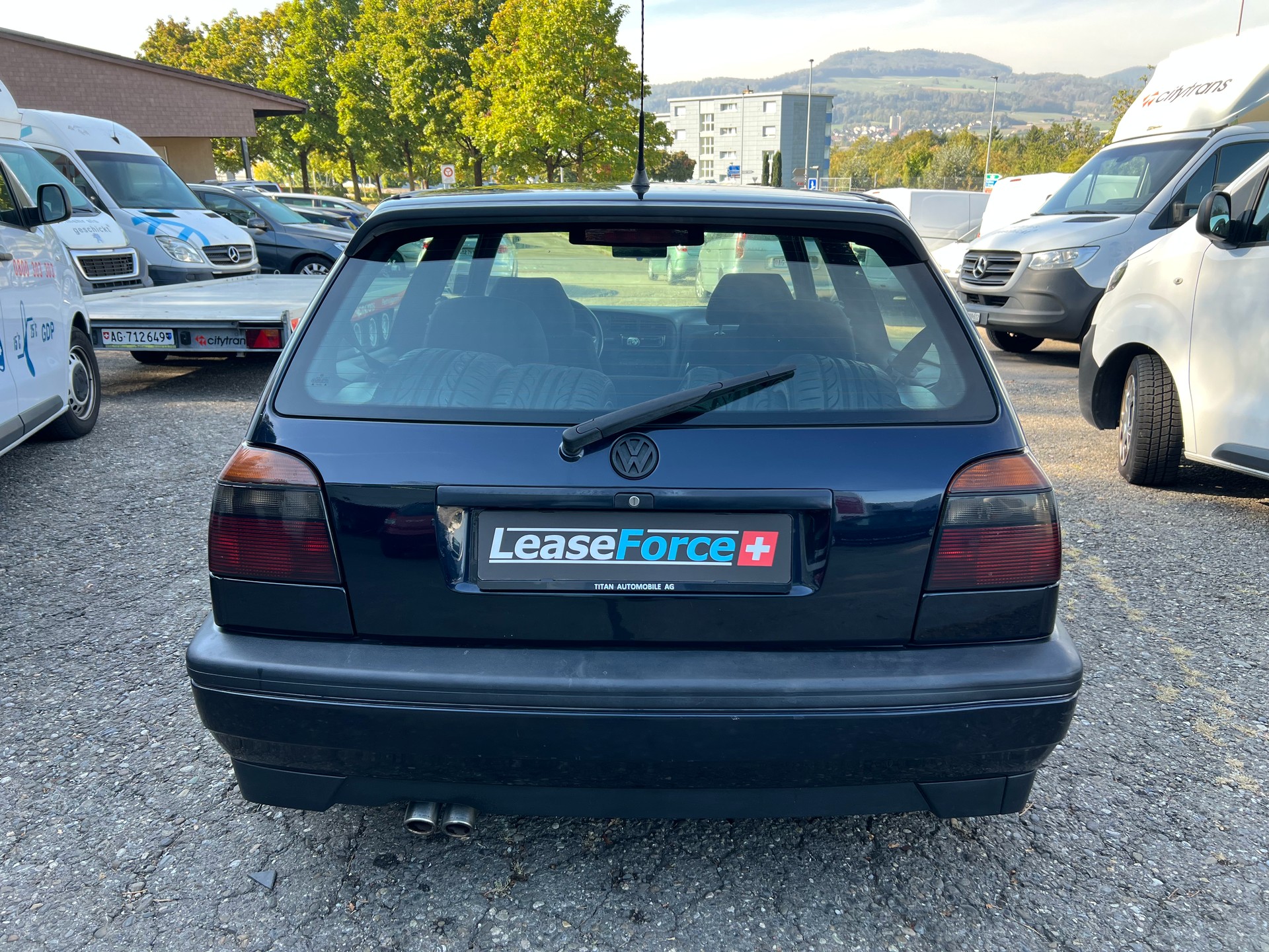 VW Golf 2000 GTI 16V Edition-showroom-element-3