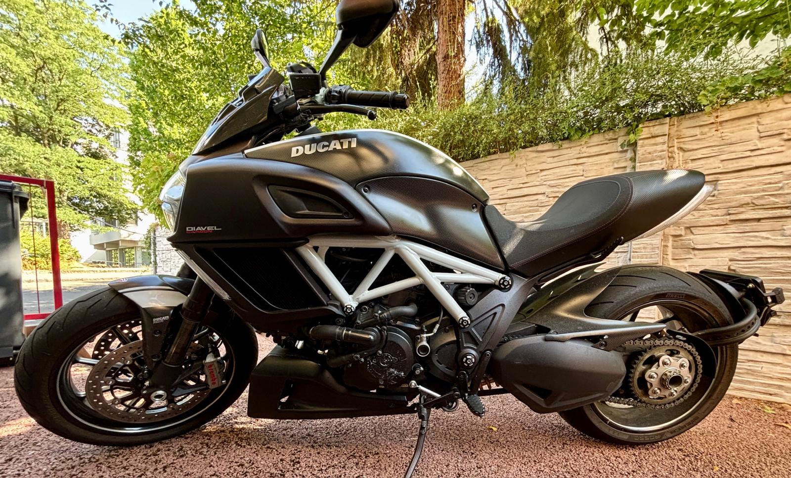 DUCATI Diavel 1200 Carbon-image-1