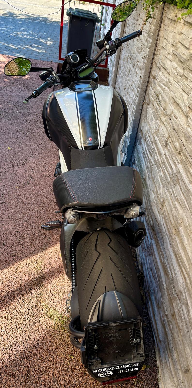 DUCATI Diavel 1200 Carbon-image-5