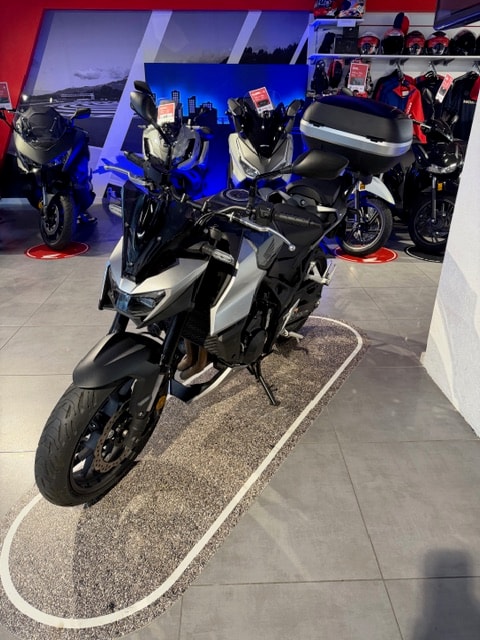 HONDA Hornet e-Clutch-image-0