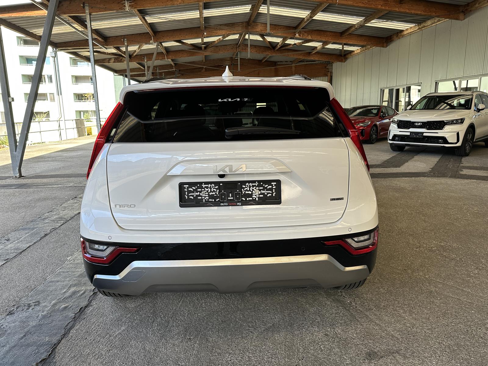 KIA Niro 1.6 GDi Plug-in Hybrid Power Edition-showroom-element-3