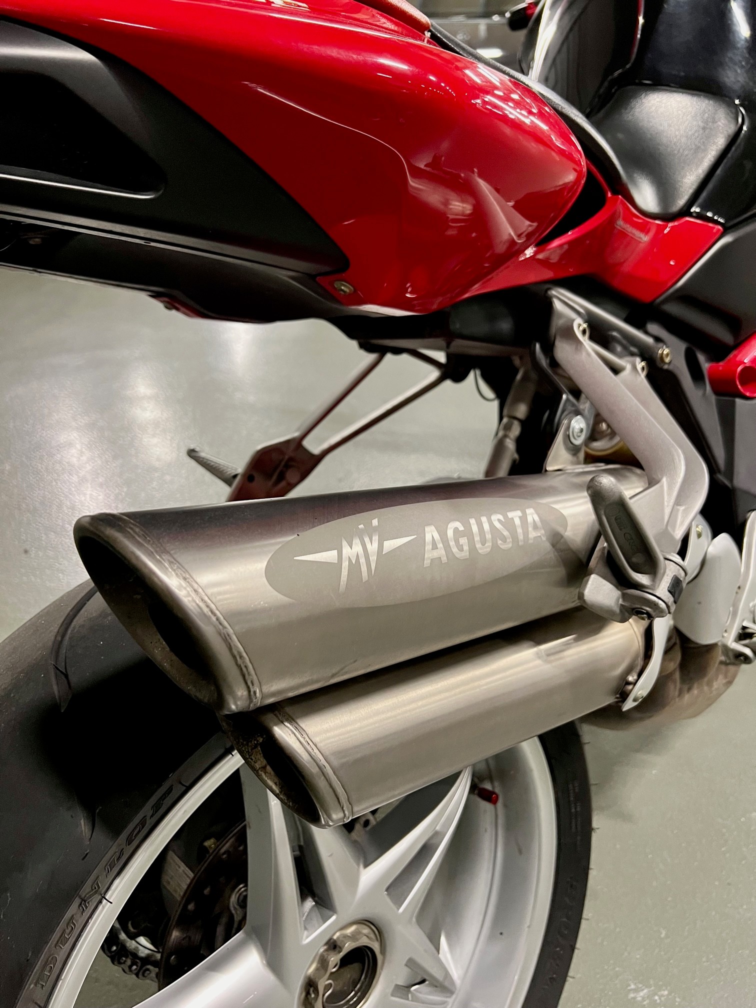 MV AGUSTA B4 Brutale 910-image-8