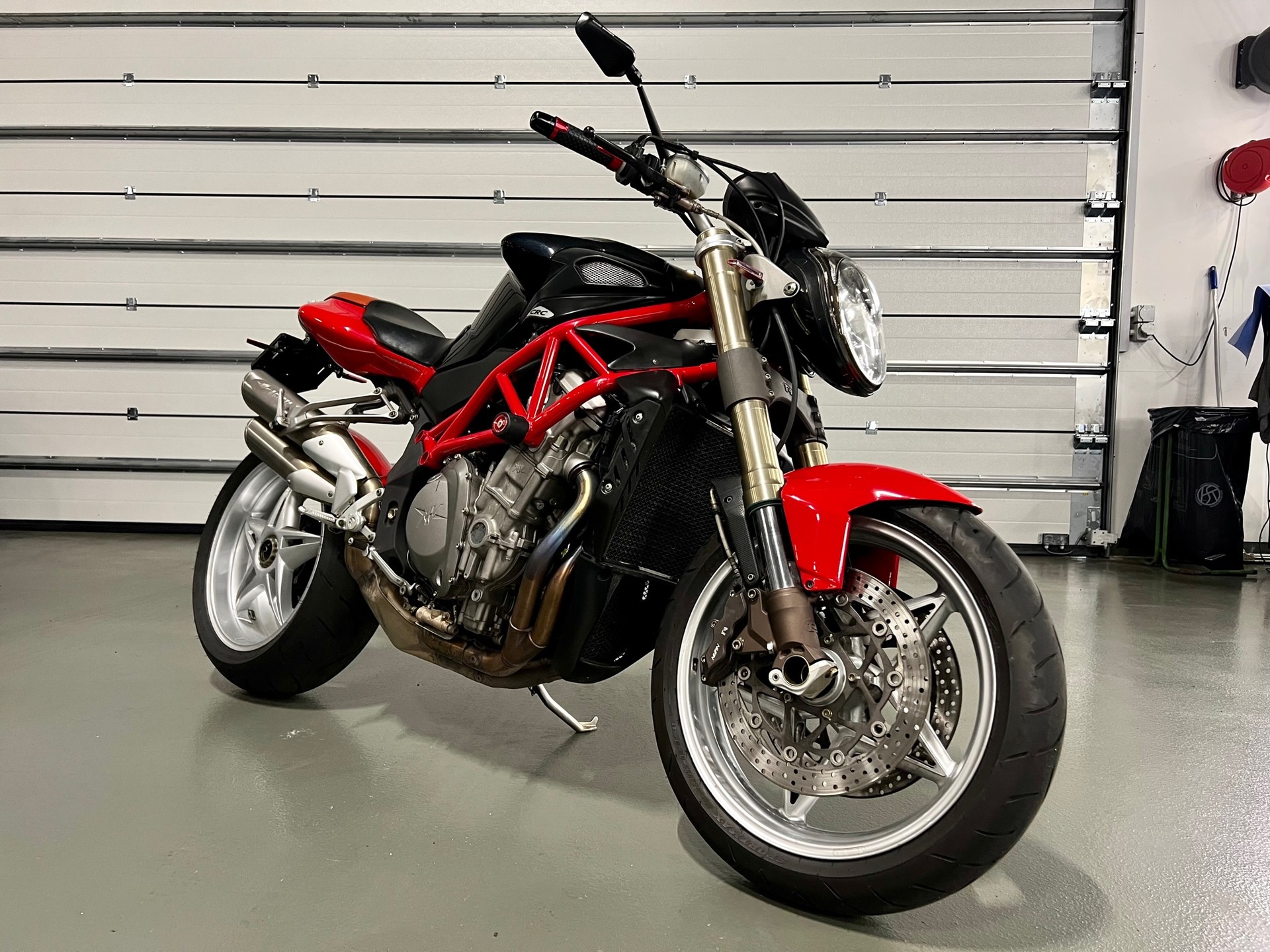 MV AGUSTA B4 Brutale 910-image-0
