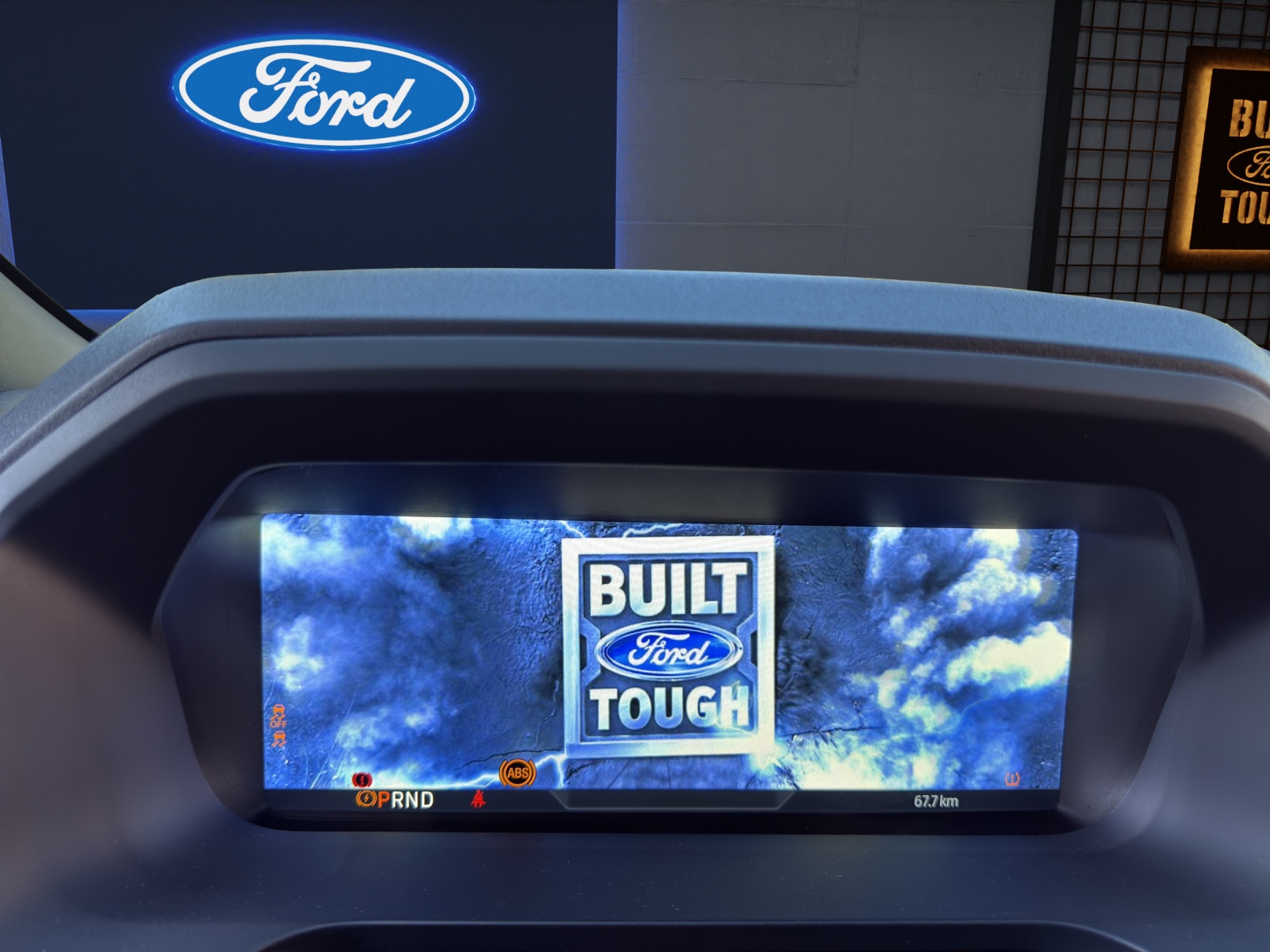 FORD F-Pickup F-150 LIGHTNING STANDARD RANGE BATTERY SUPER-CREW LARIAT Launch Edition 4x4-image-10